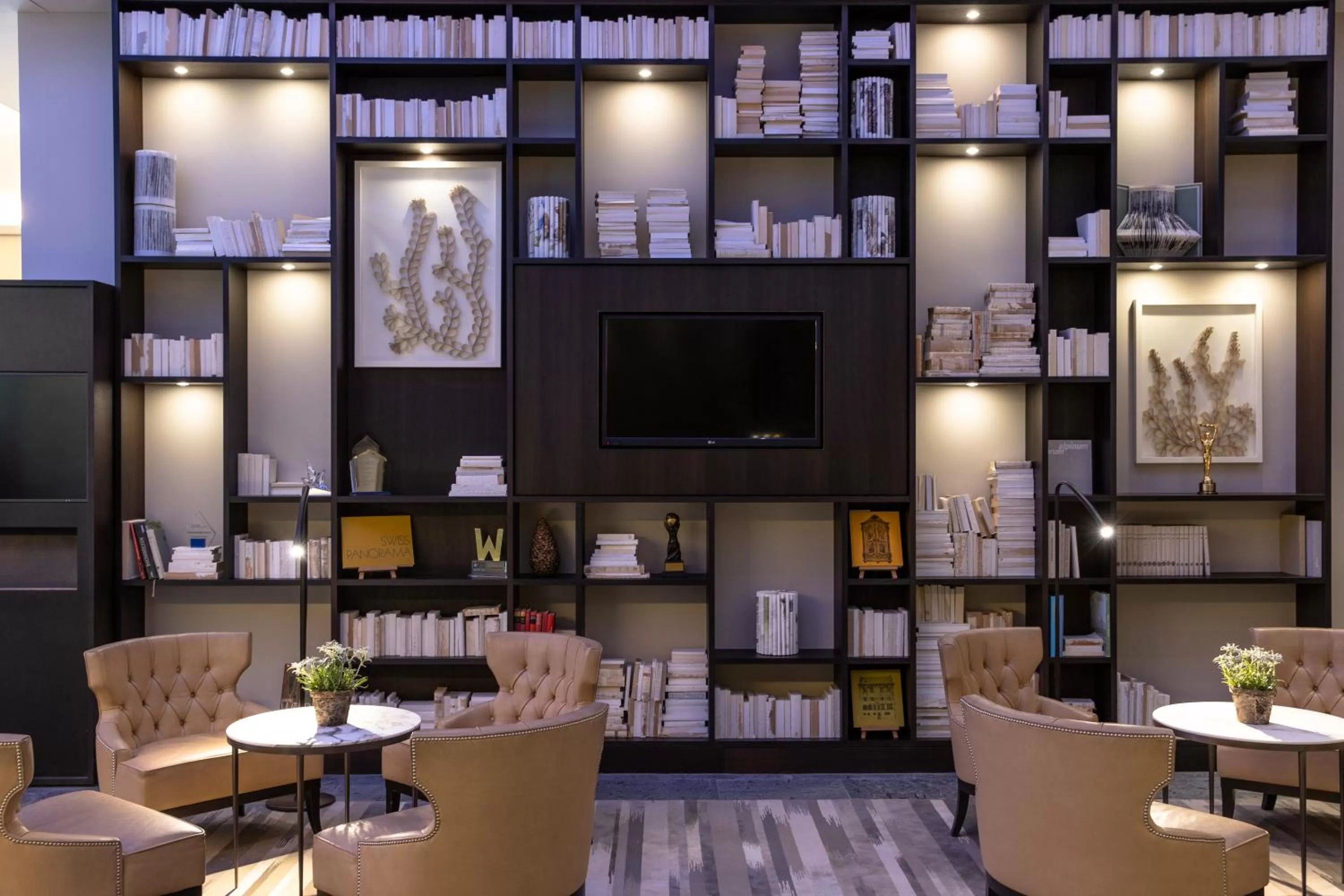 Lobby or reception in AlpenGold Hotel Davos