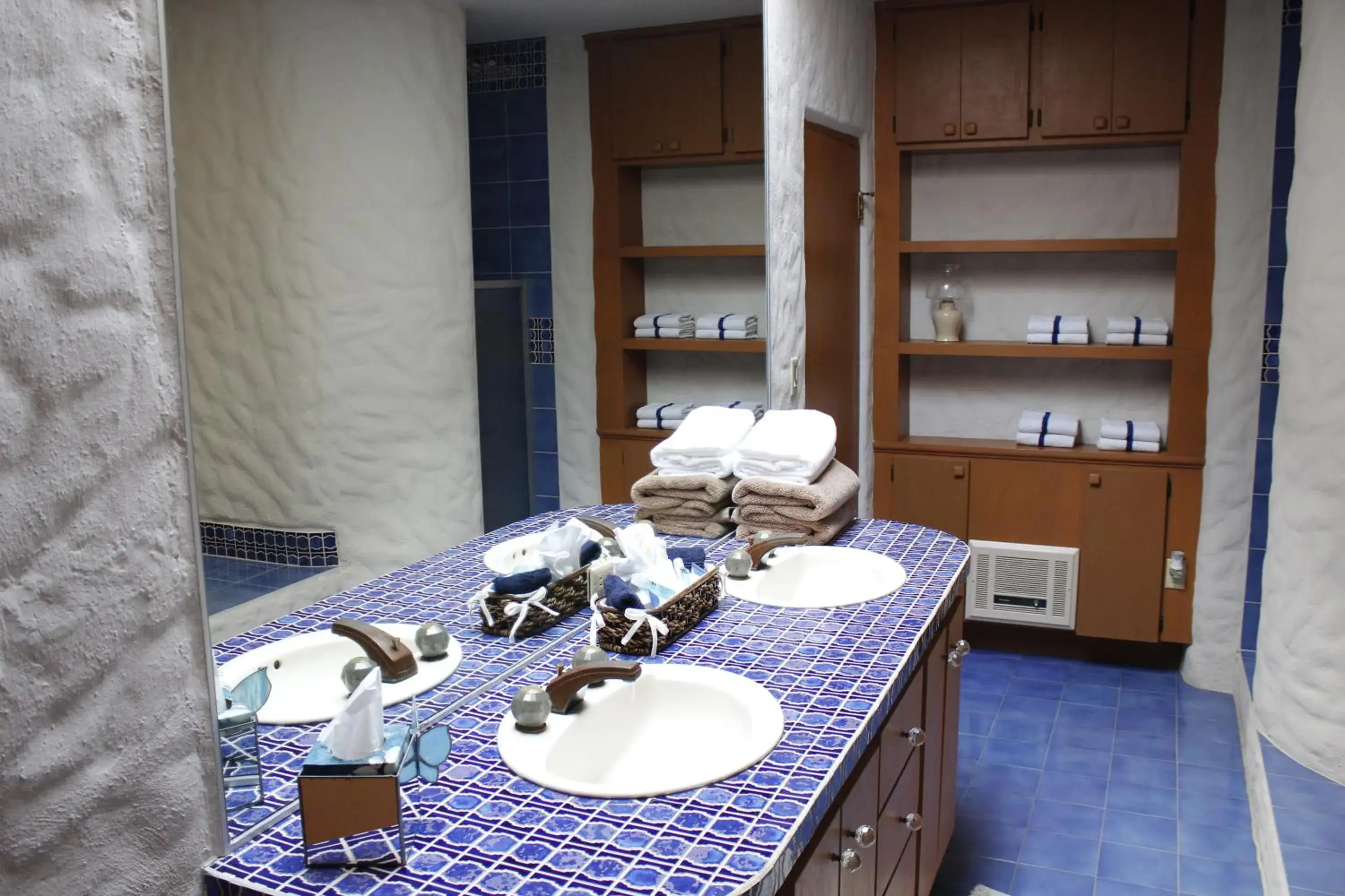 Bathroom in Castillos Del Mar