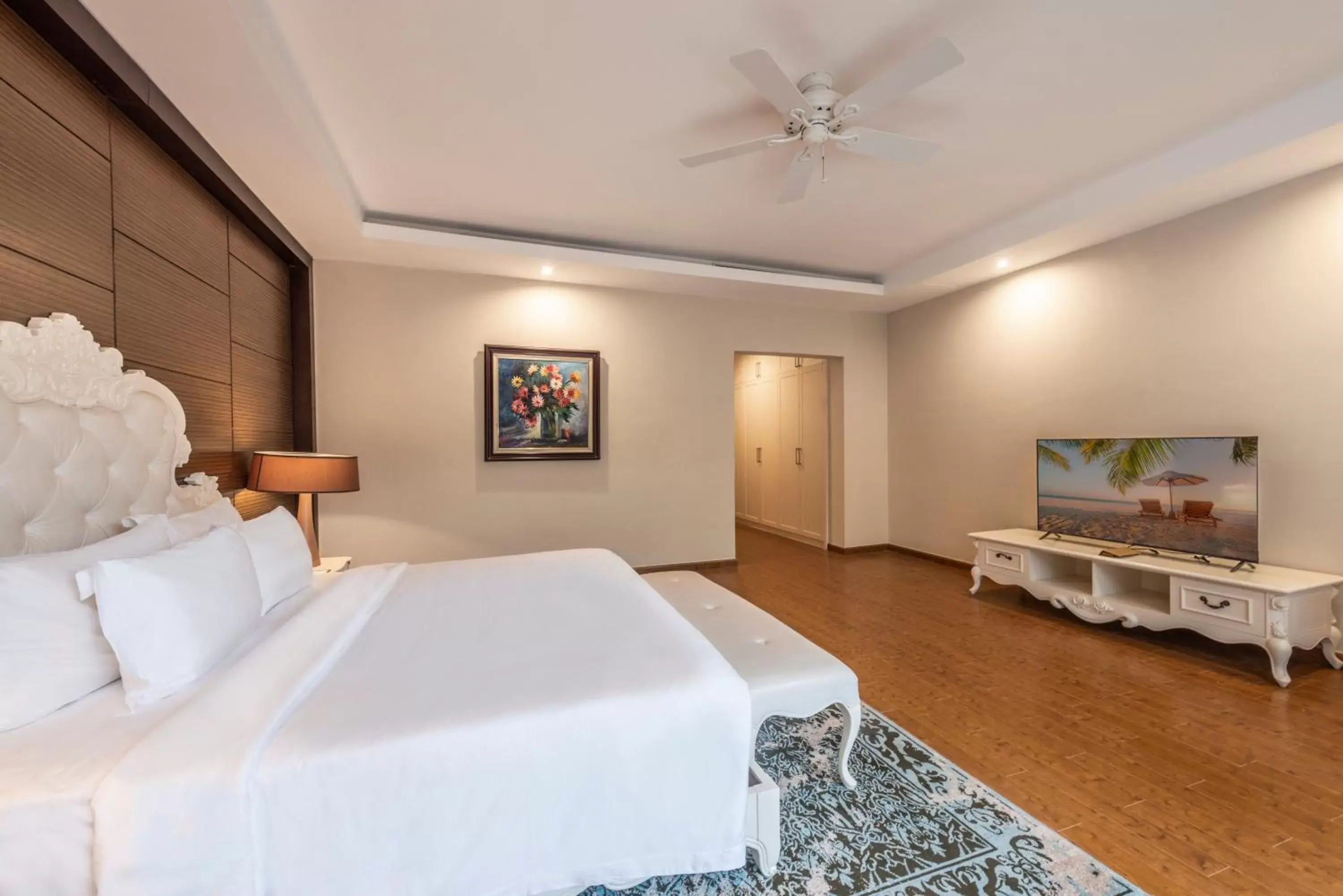 Bed in Vinpearl Resort & Spa Nha Trang Bay