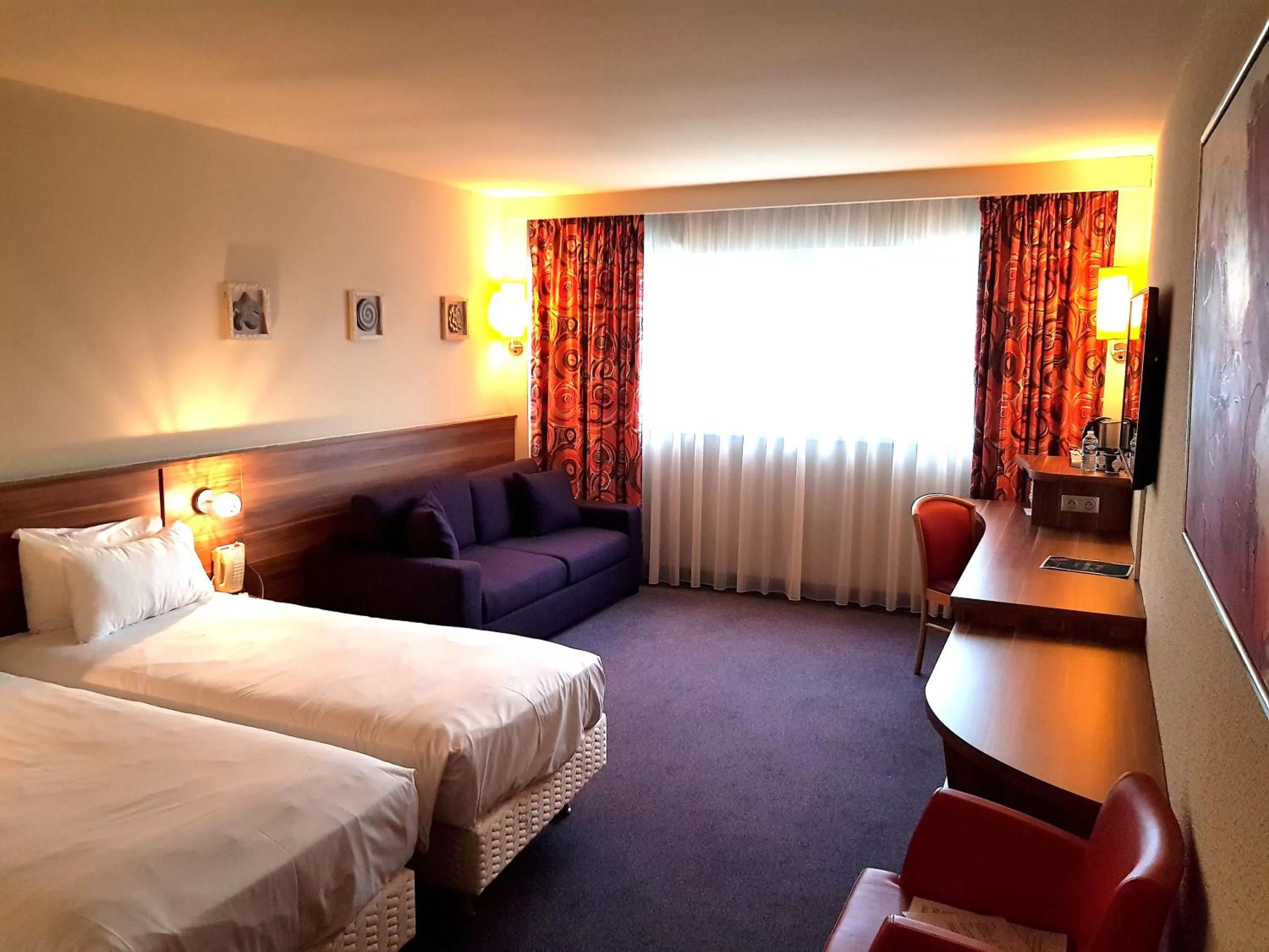 Bed in Golden Tulip Bâle Mulhouse - Hôtel Restaurant