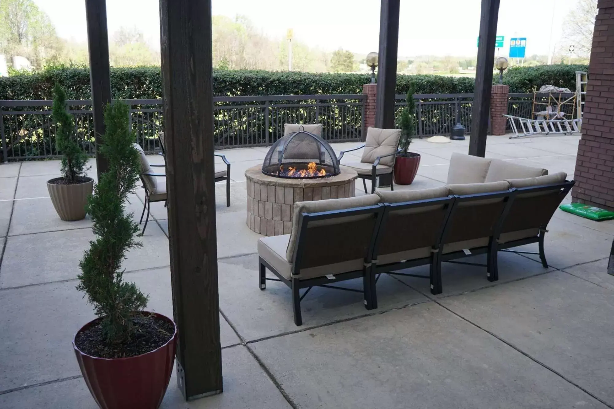 Patio in Country Inn & Suites by Radisson, Lake Norman Huntersville, NC