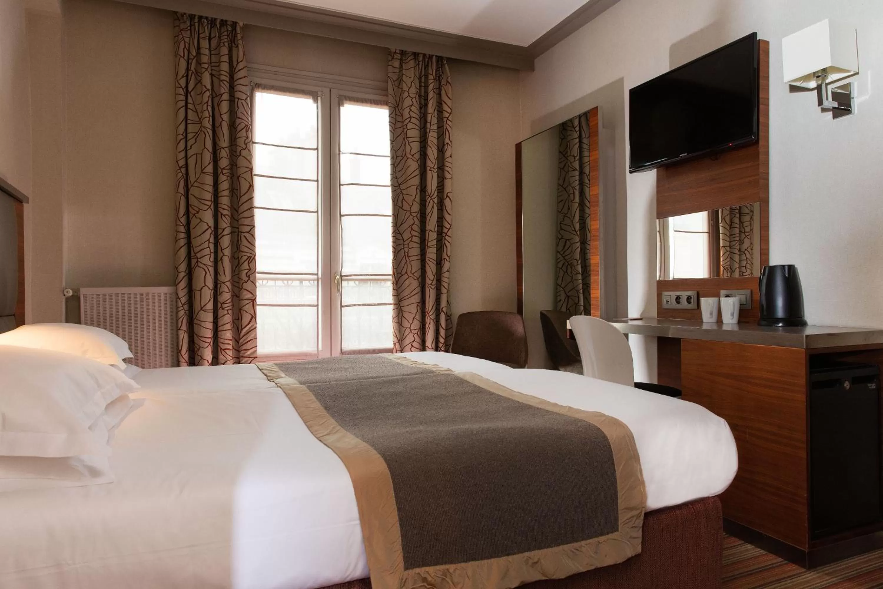 Bedroom, Bed in Hotel Berne Opera