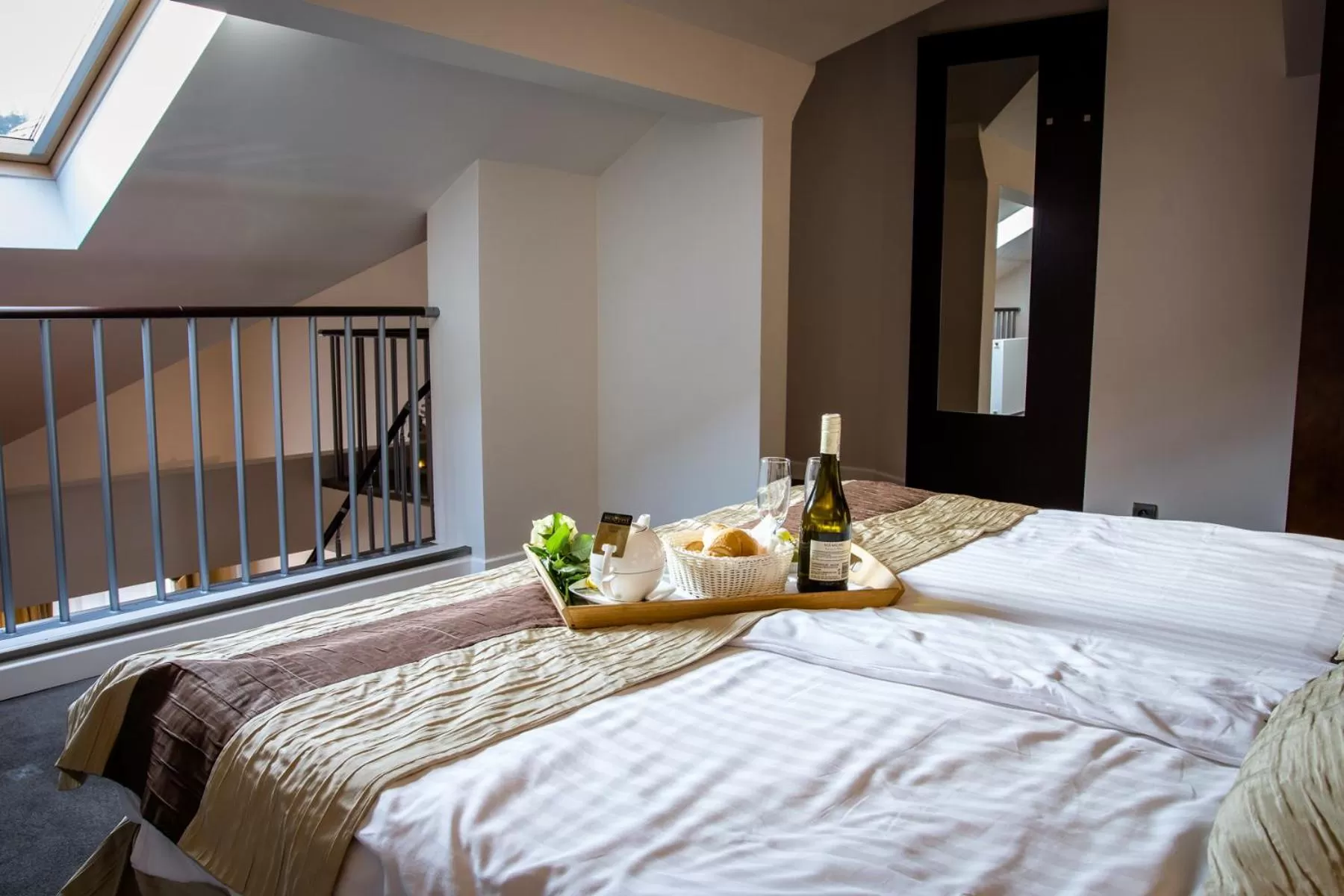 Photo of the whole room, Bed in Hotel Nowy Dwór Elizy blisko Sky Bridge