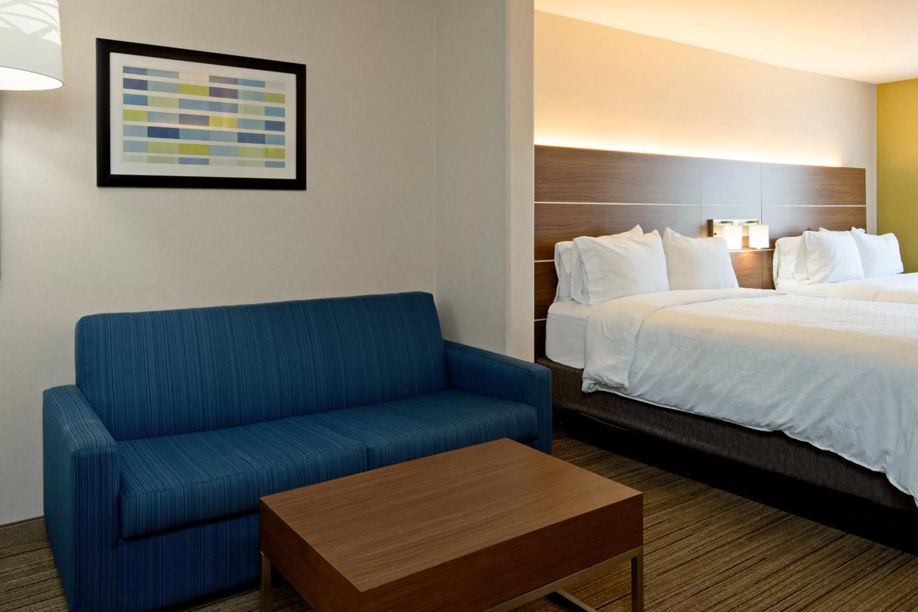 Bedroom, Bed in Holiday Inn Express Fresno South by IHG