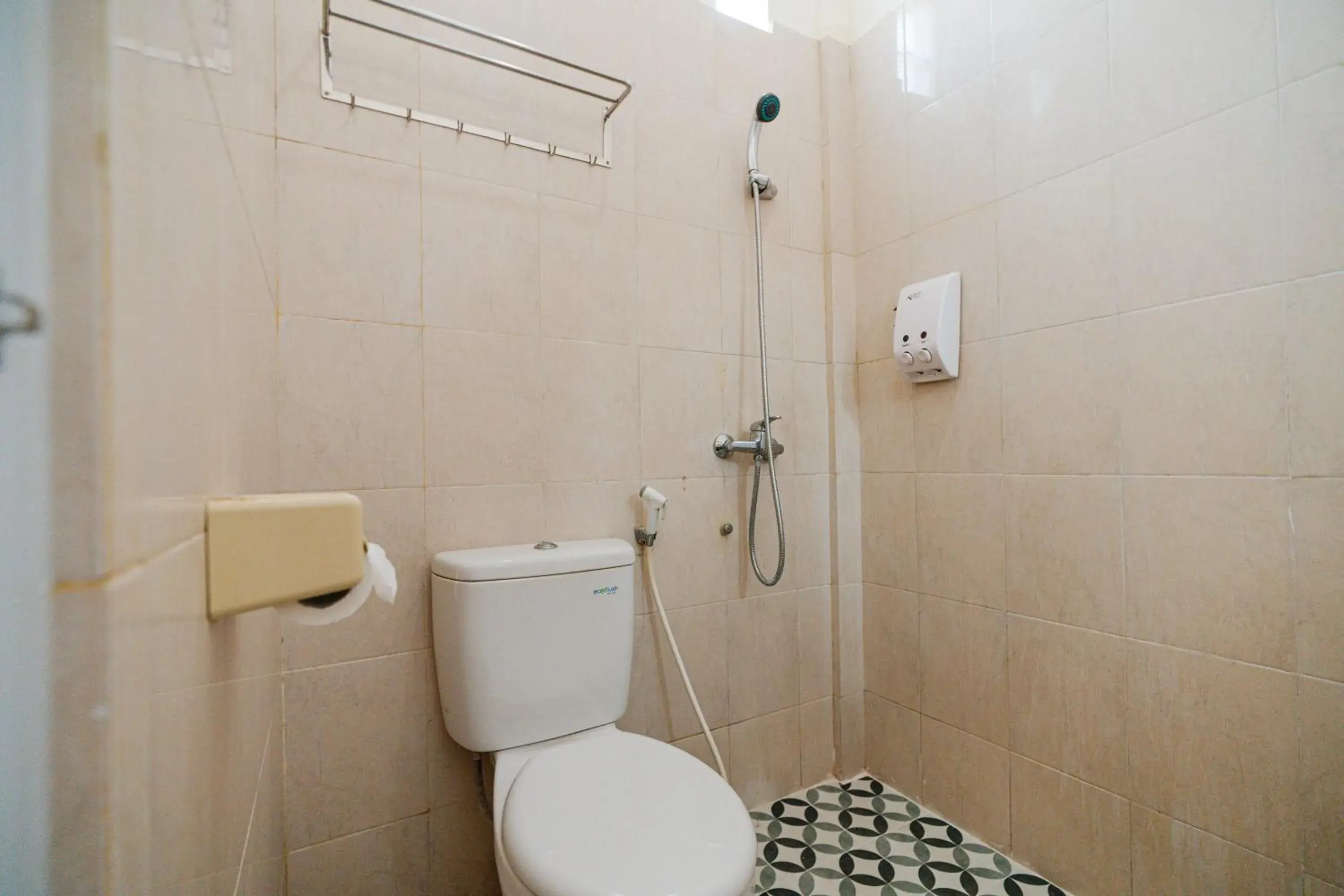 Bathroom in Pondok Anyar Hotel