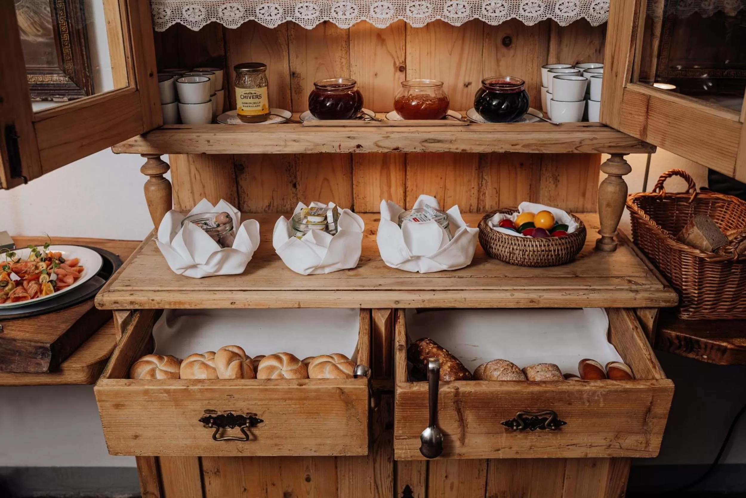 Buffet breakfast in Der Schlosswirt zu Anif - Biedermeierhotel und Restaurant