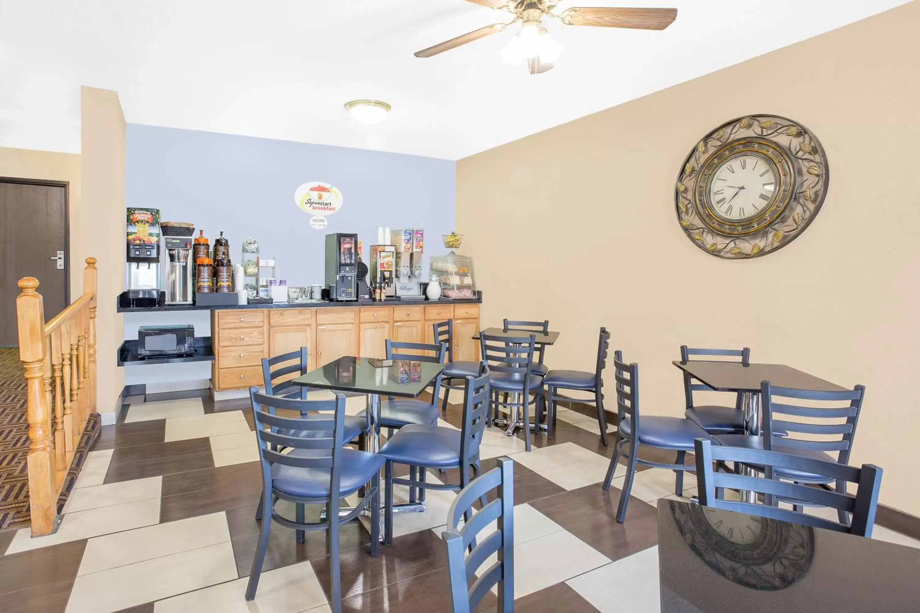 Area and facilities, Restaurant/Places to Eat in Boarders Inn & Suites by Cobblestone Hotels Waterloo Cedar Falls