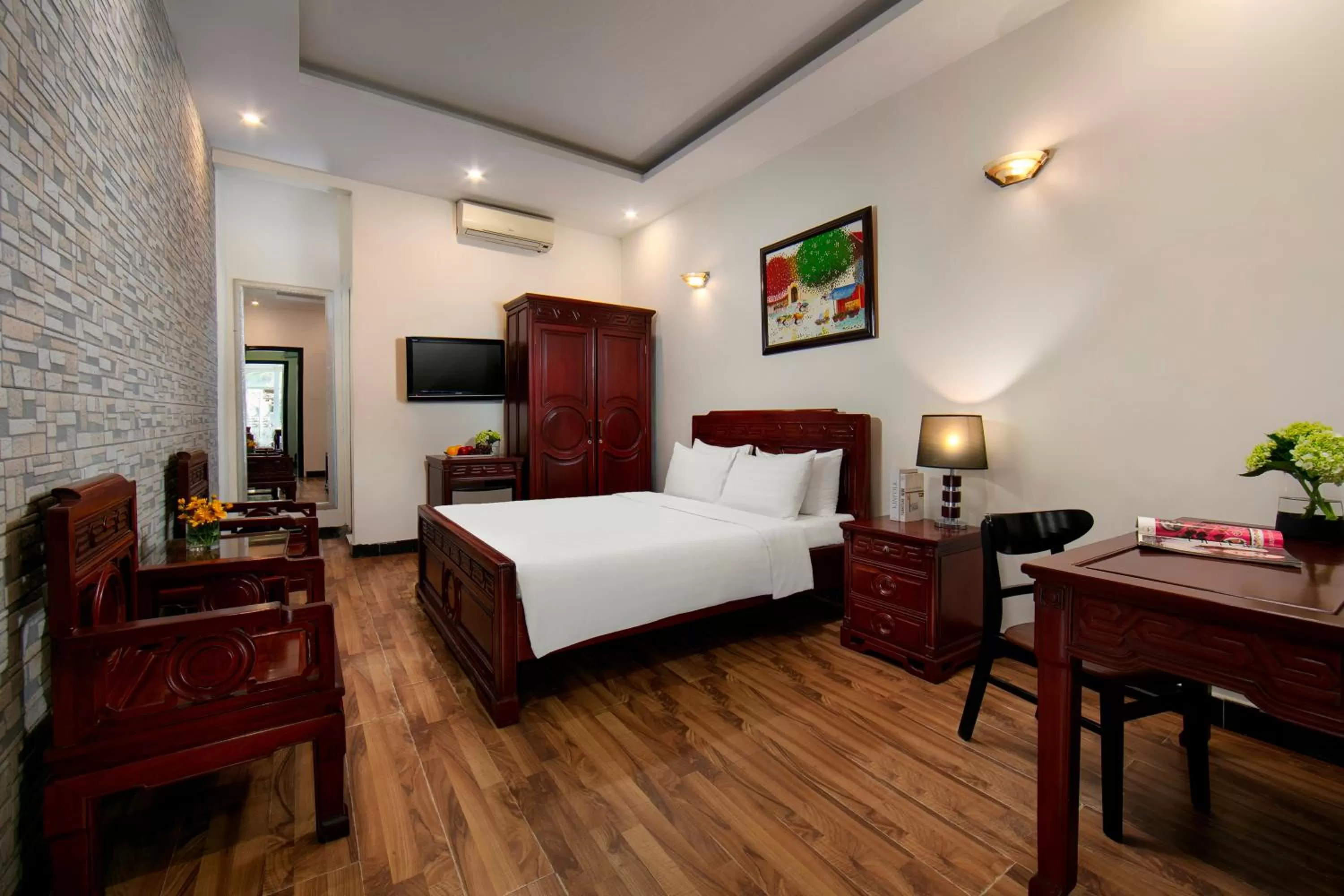 Communal lounge/ TV room, Bed in Bonjour Hanoi Hotel & Travel