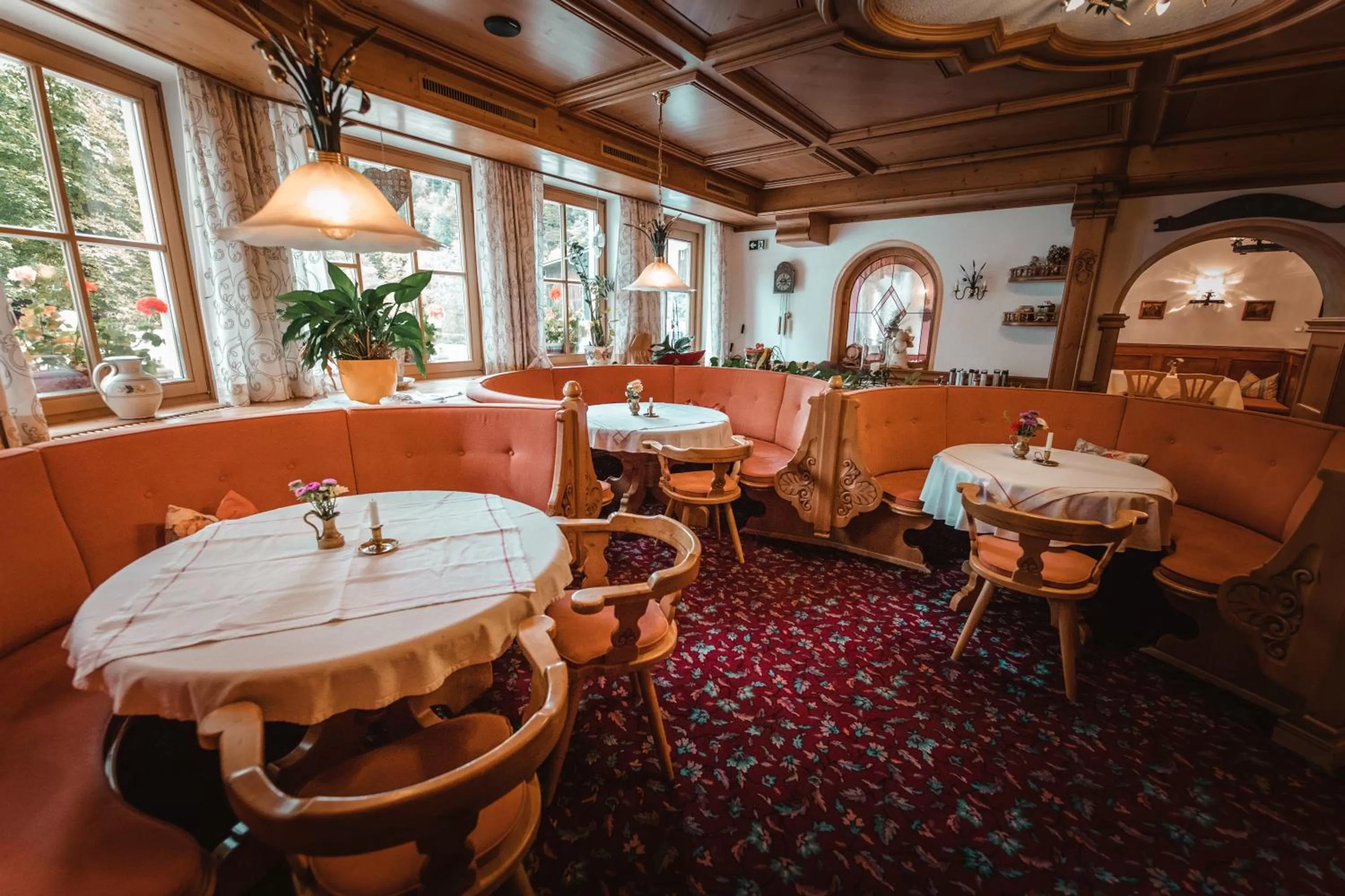 Lounge or bar in Zimmer & Ferienwohnungen Dandler