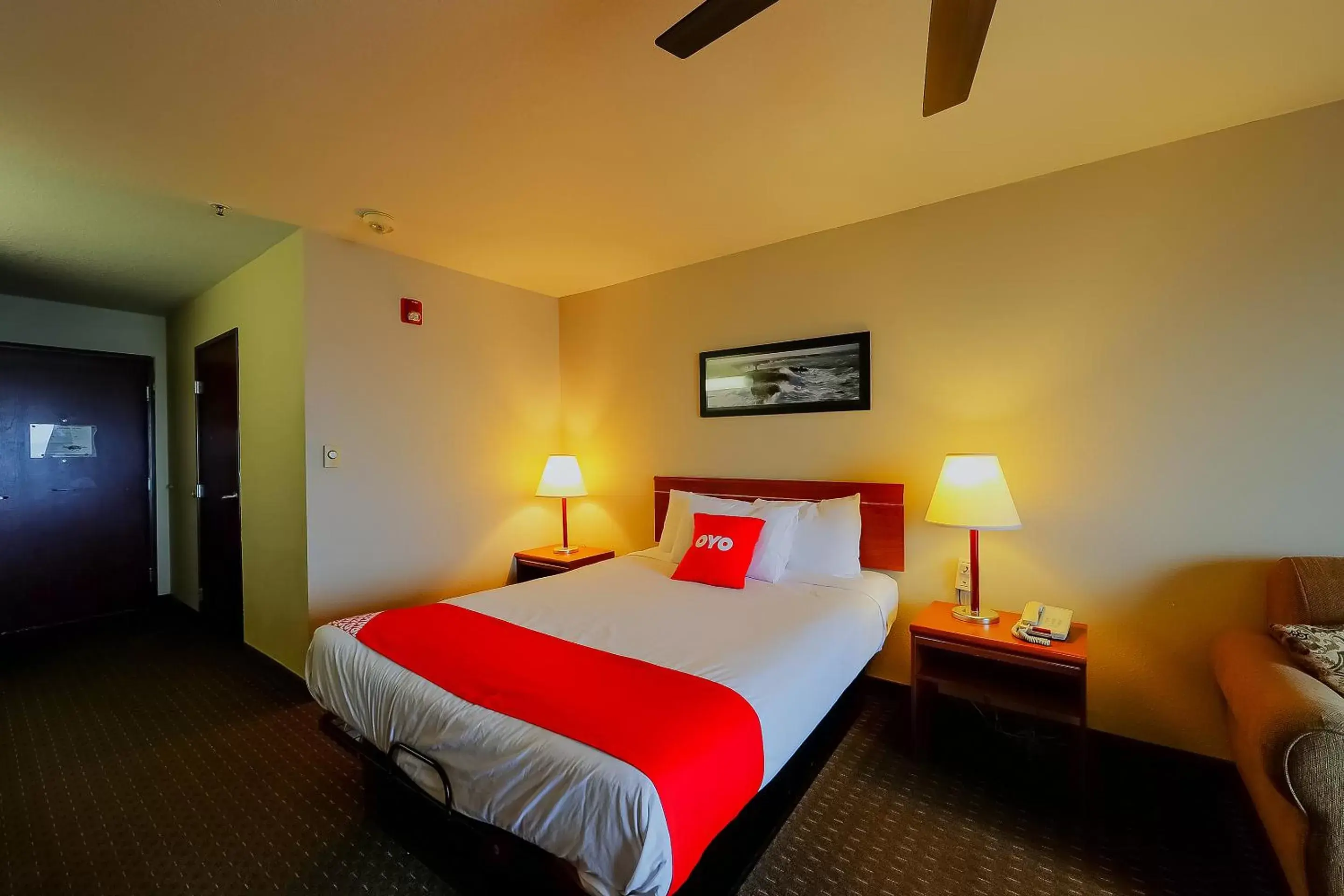 Bedroom, Bed in Siletz Bay Beachfront Hotel by OYO Lincoln City