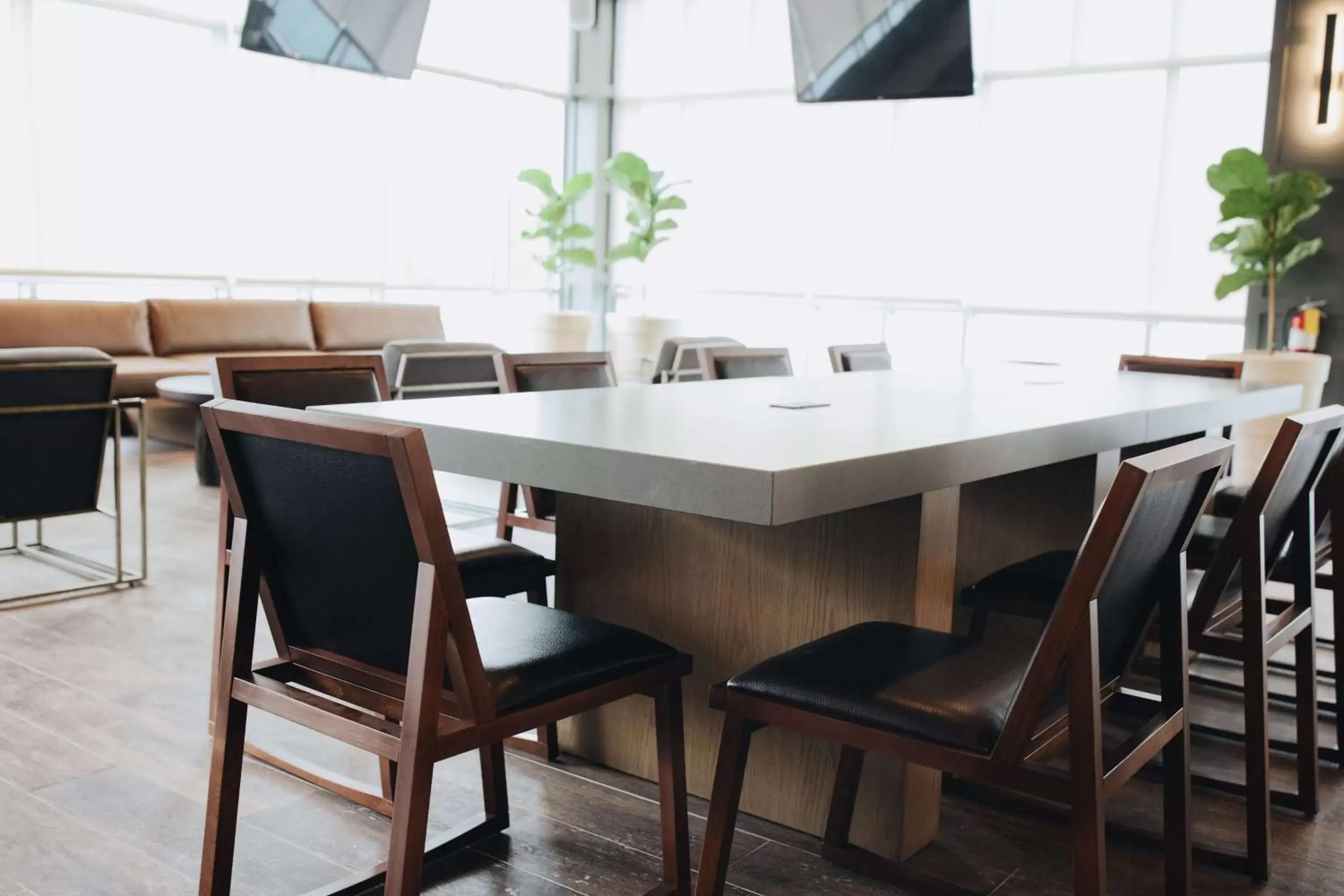 Dining area in The Chattanoogan Hotel, Curio Collection By Hilton