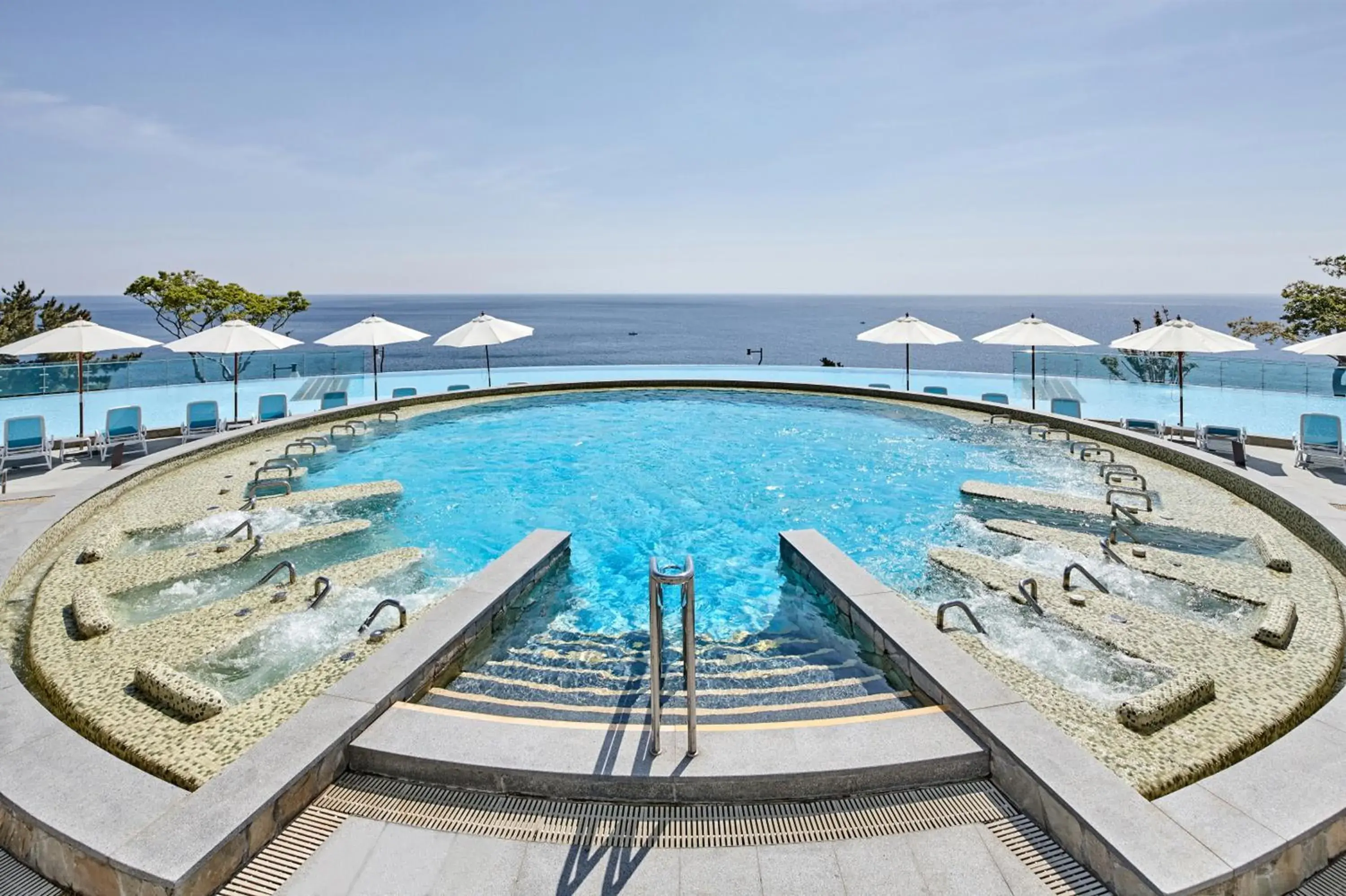 Swimming Pool in Lotte Resort Sokcho