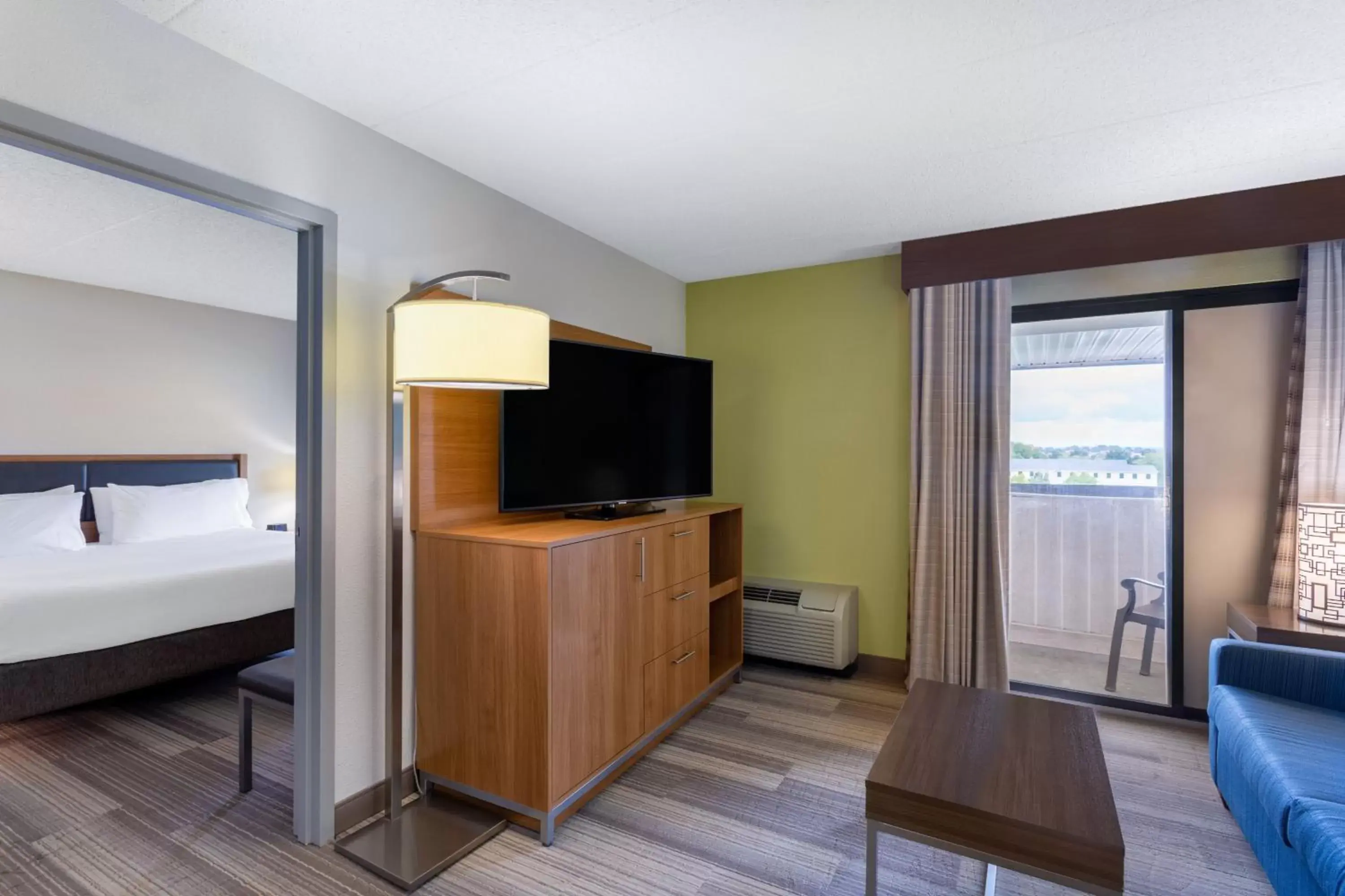 Bedroom, TV/Entertainment Center in Holiday Inn Express Hotel & Suites King of Prussia, an IHG Hotel