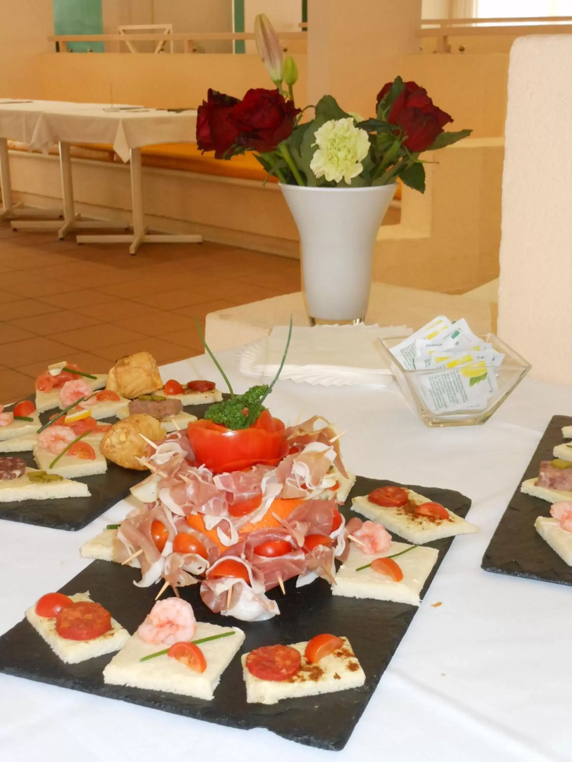 Banquet/Function facilities, Food in ibis Hyeres Centre