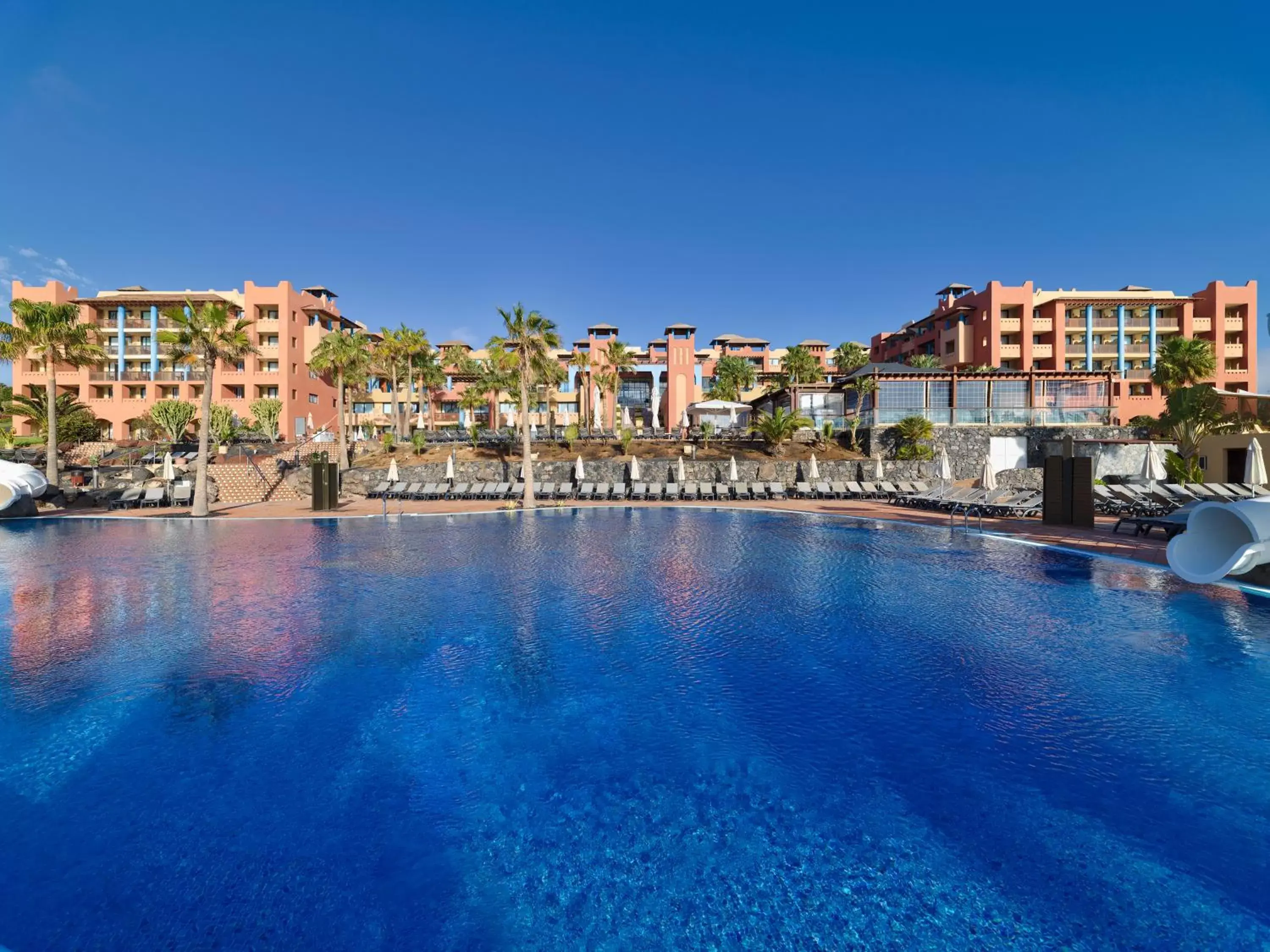 Swimming pool in H10 Tindaya Swimming pool in H10 Tindaya