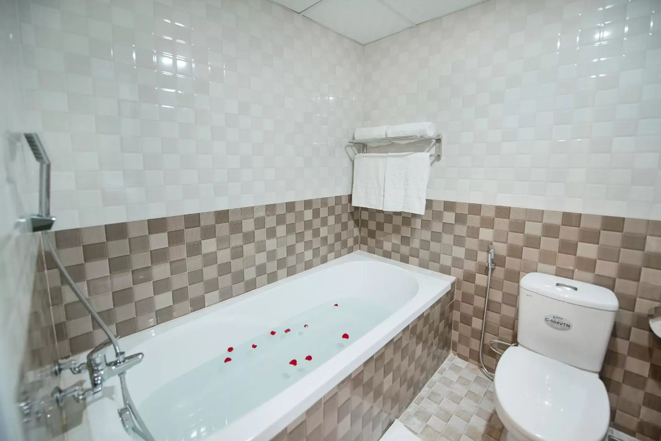 Bathroom in Hoi An Rose Garden Hotel