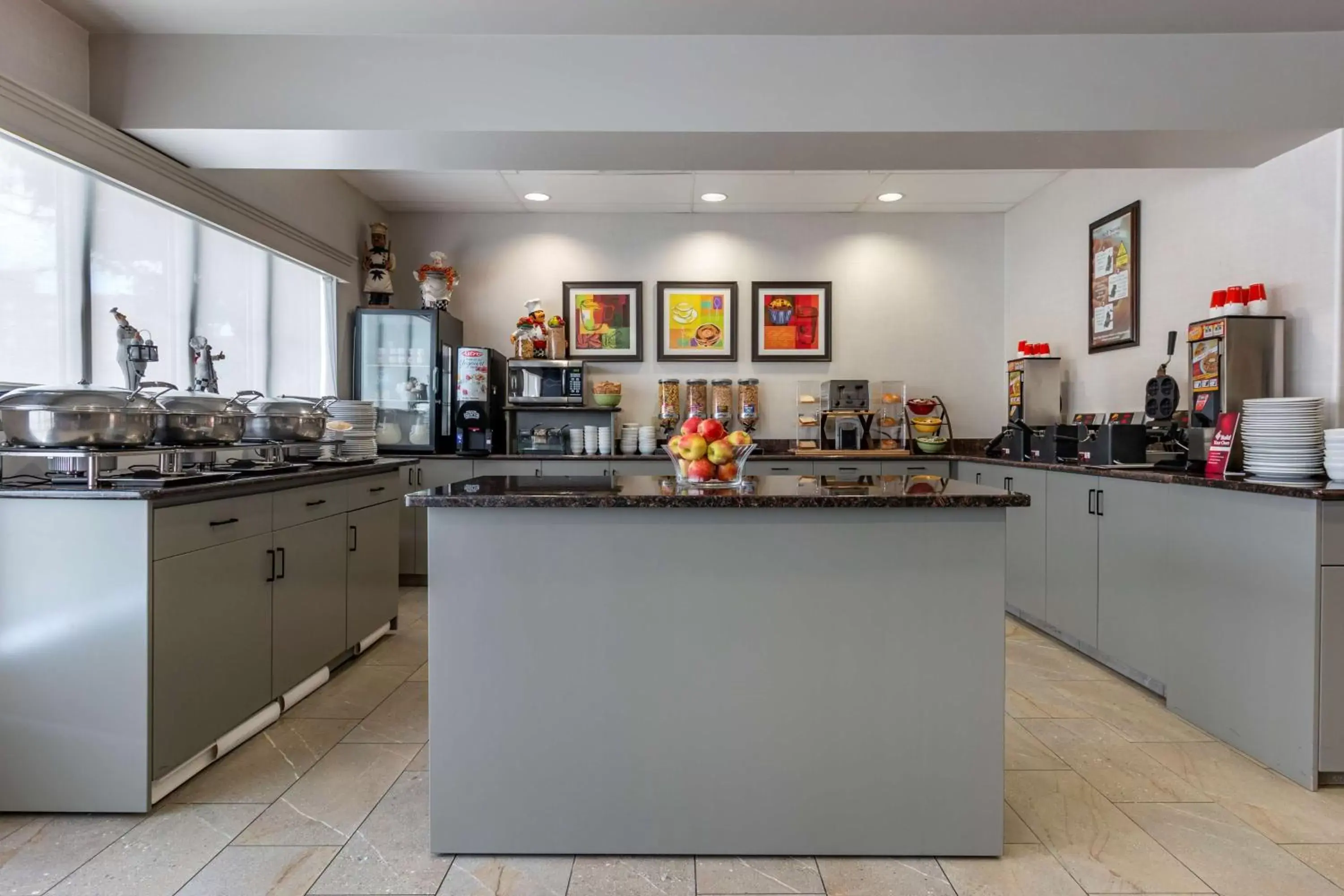 Breakfast in Best Western Plus Pembina Inn & Suites Breakfast in Best Western Plus Pembina Inn & Suites