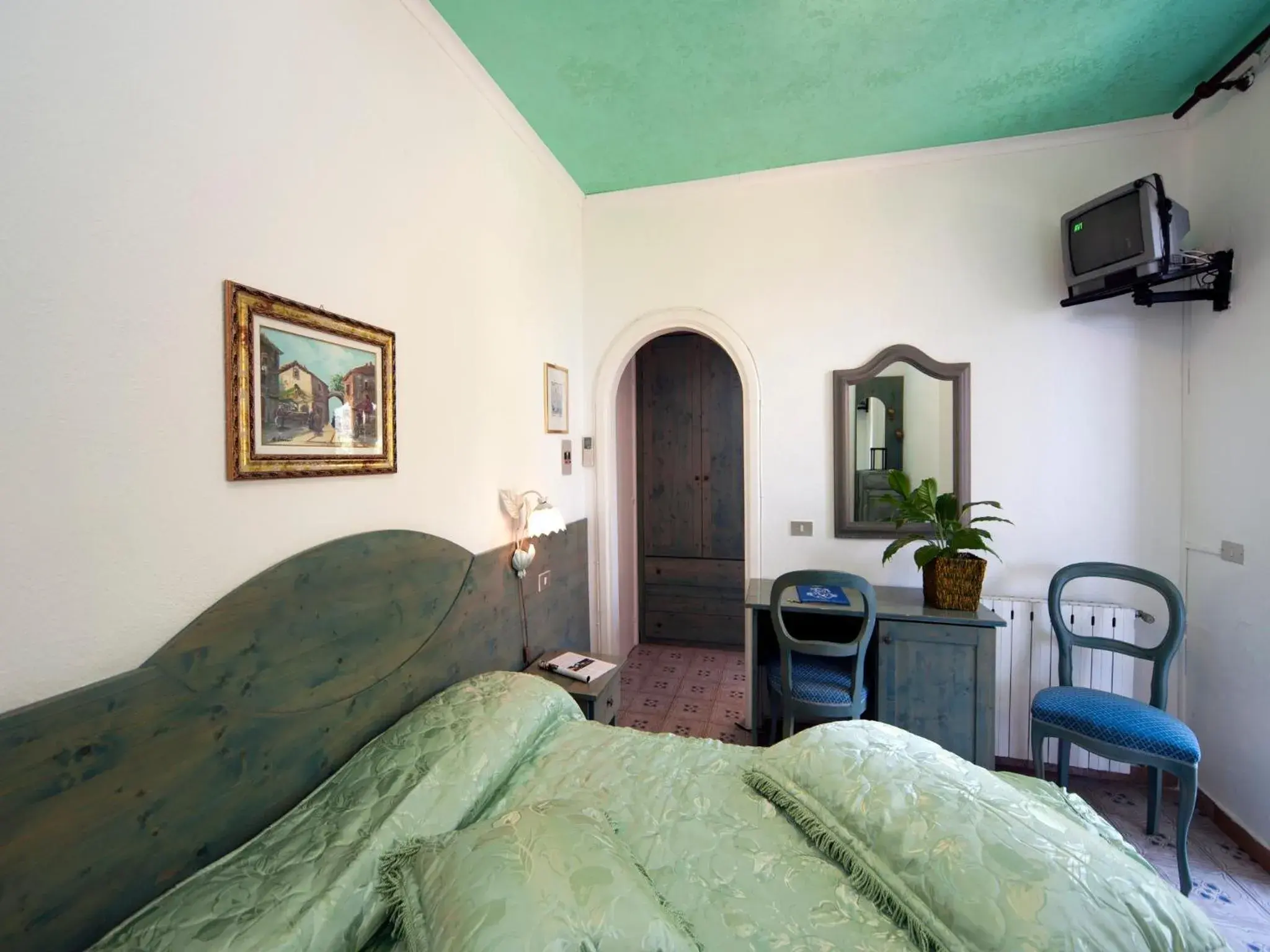 Bed, Seating Area in Hotel Giardino Delle Ninfe E La Fenice