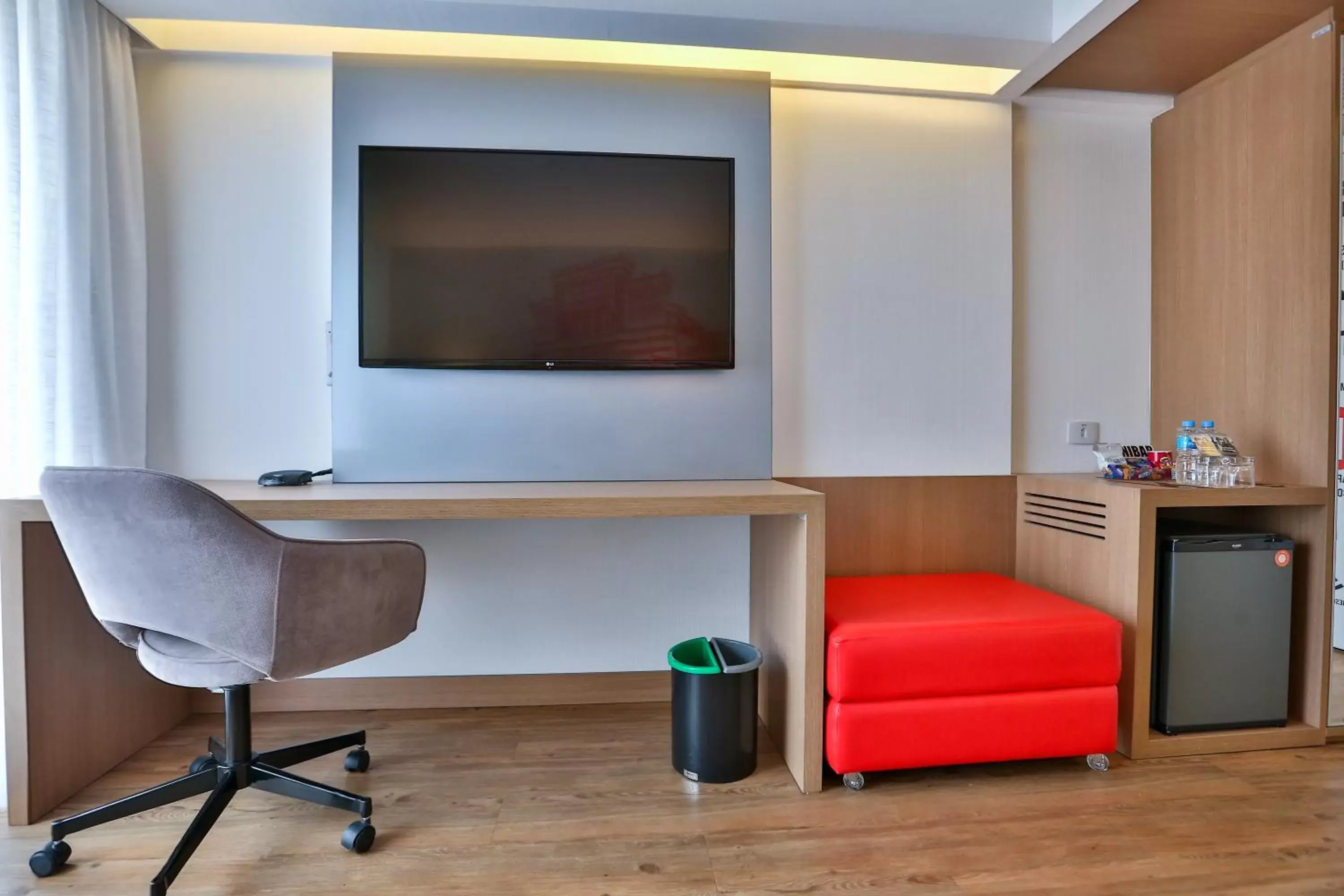 TV and multimedia, TV/Entertainment Center in Radisson RED Campinas