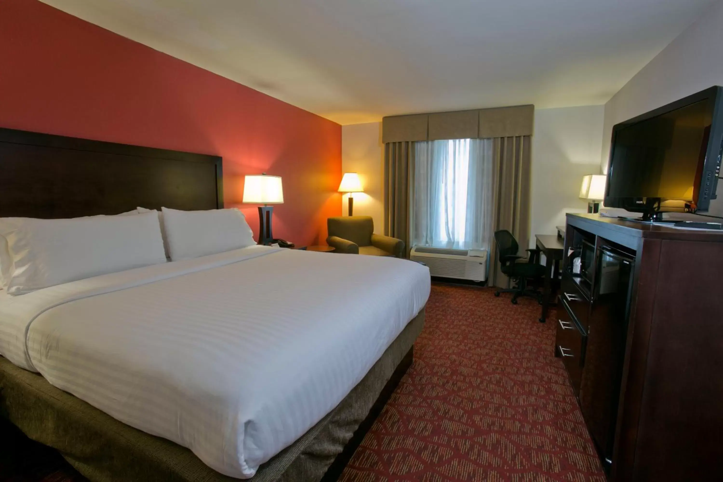 Photo of the whole room, Bed in Holiday Inn Express & Suites Brookhaven, an IHG Hotel