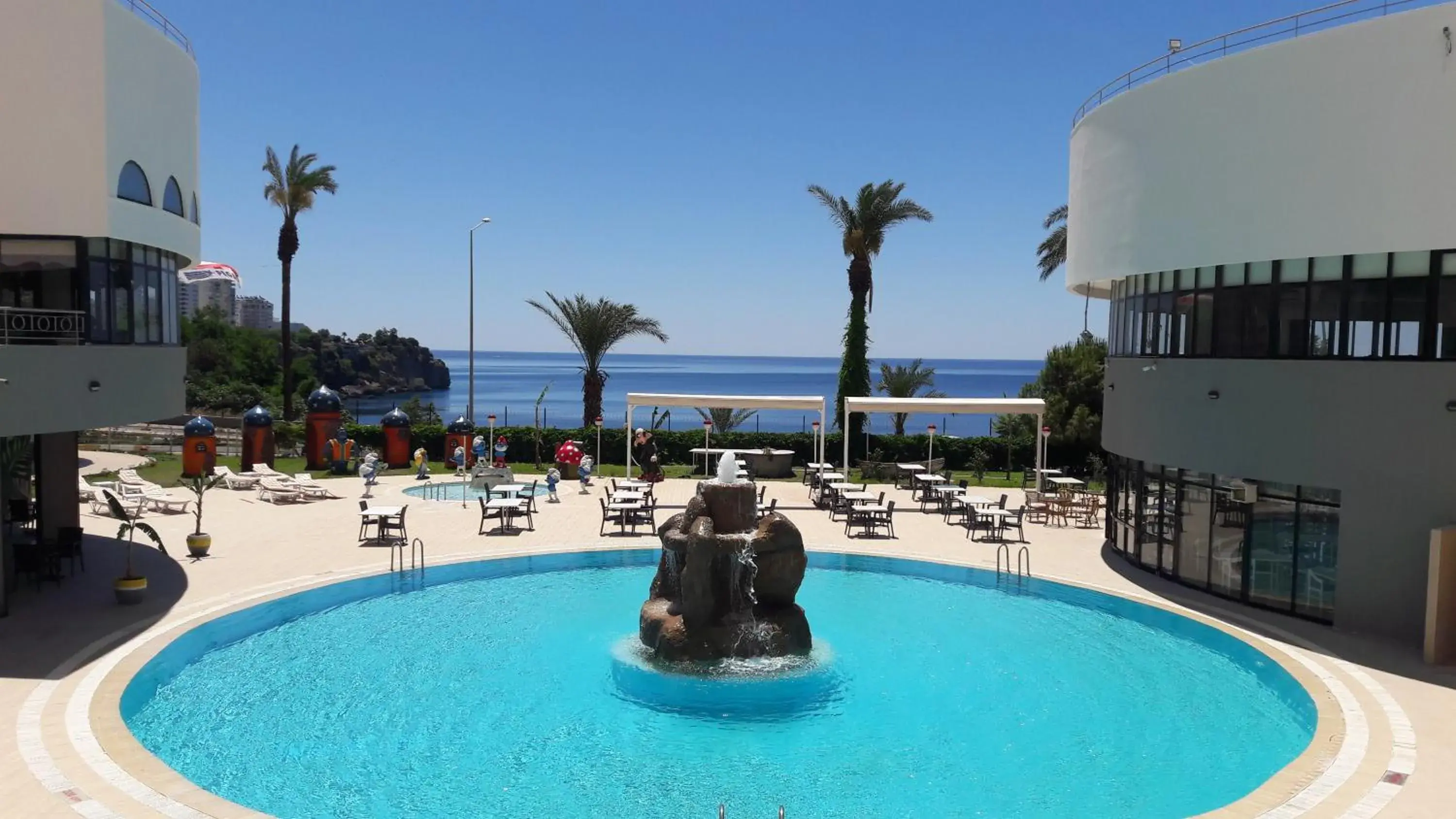 Pool view, Swimming Pool in Cender Hotel