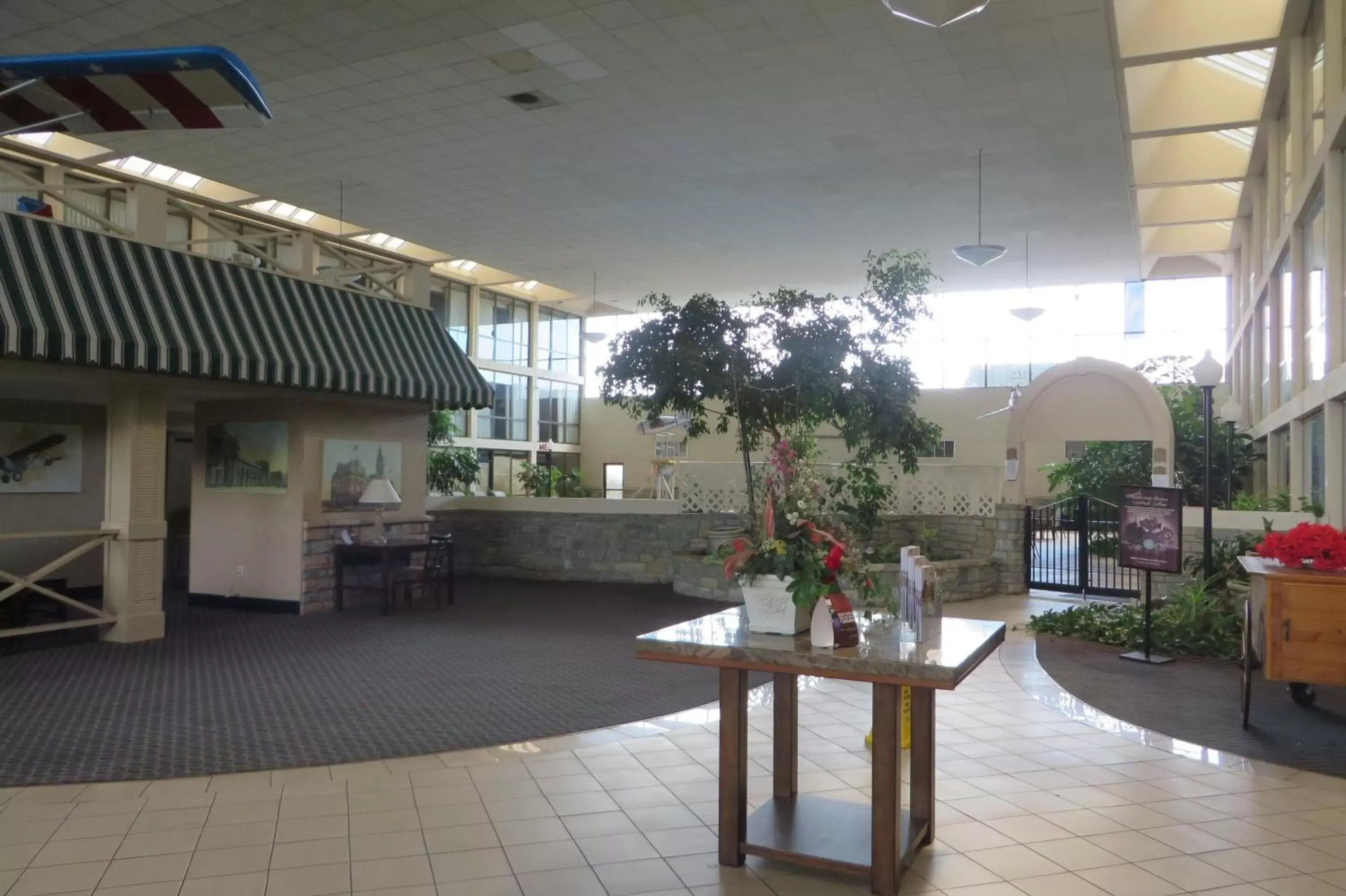 Lobby or reception in Days Inn by Wyndham Columbus Airport