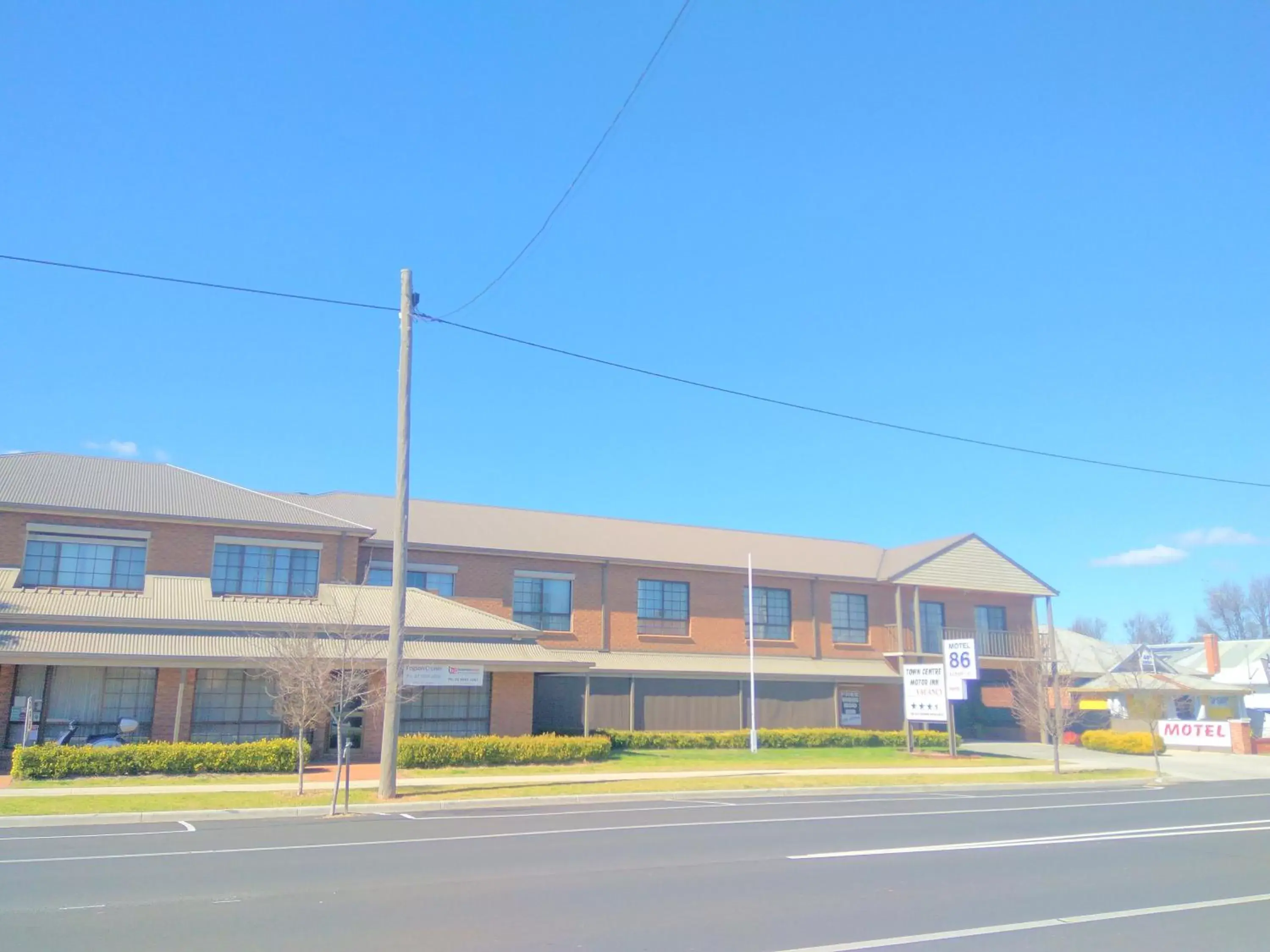 Facade/entrance, Property Building in Holbrook Town Centre Motor Inn