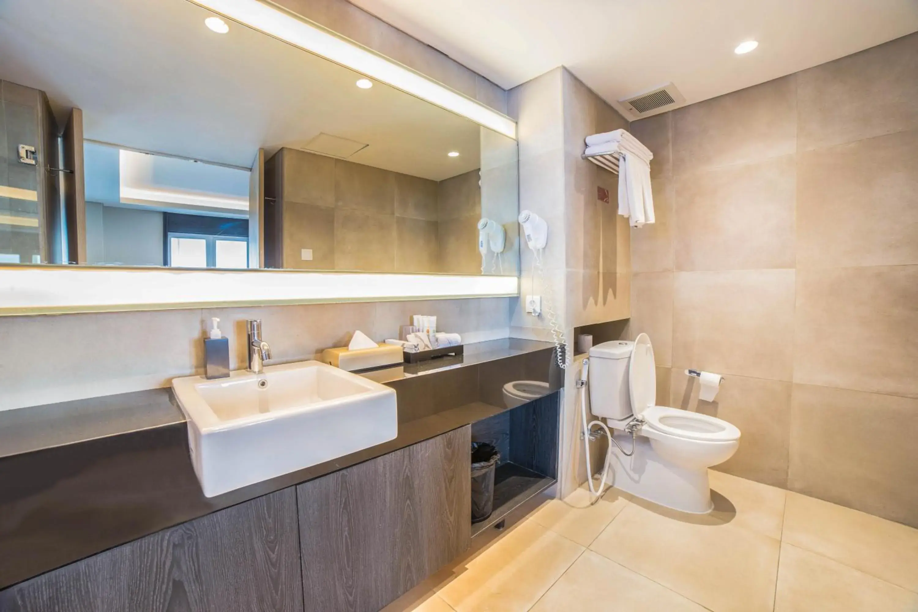 Shower, Bathroom in J4 Hotels Legian