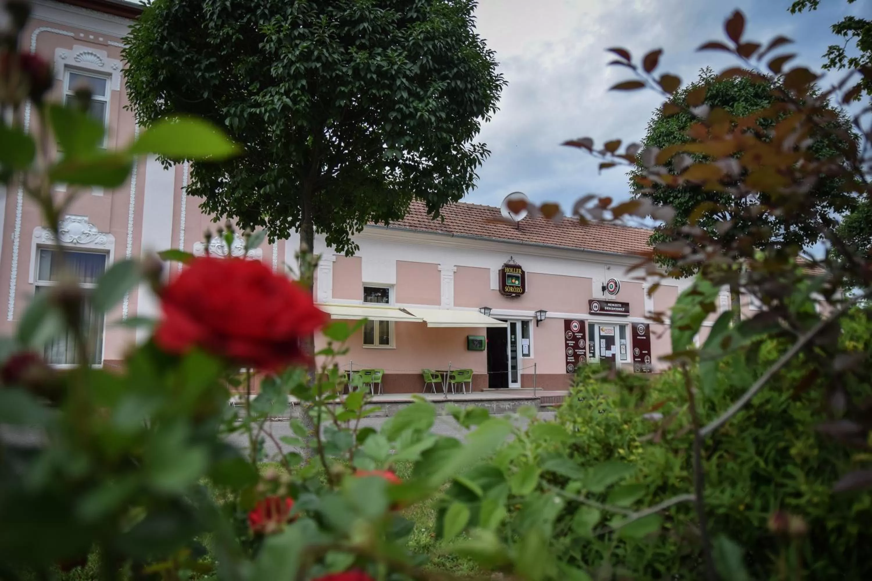 Property building in Körös Panzió és Étterem