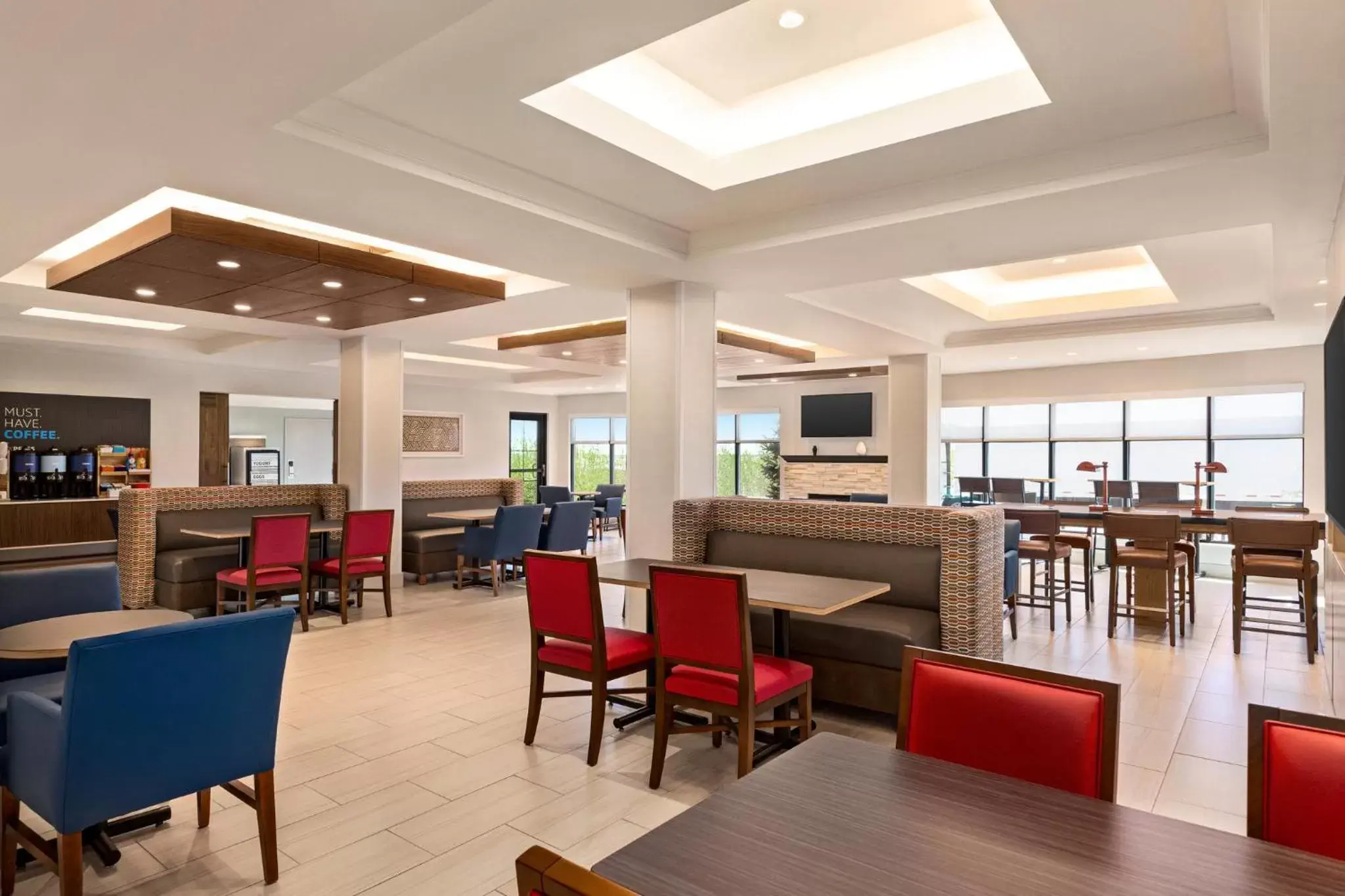 Breakfast, Restaurant/Places to Eat in Holiday Inn Express & Suites Denver Airport, an IHG Hotel