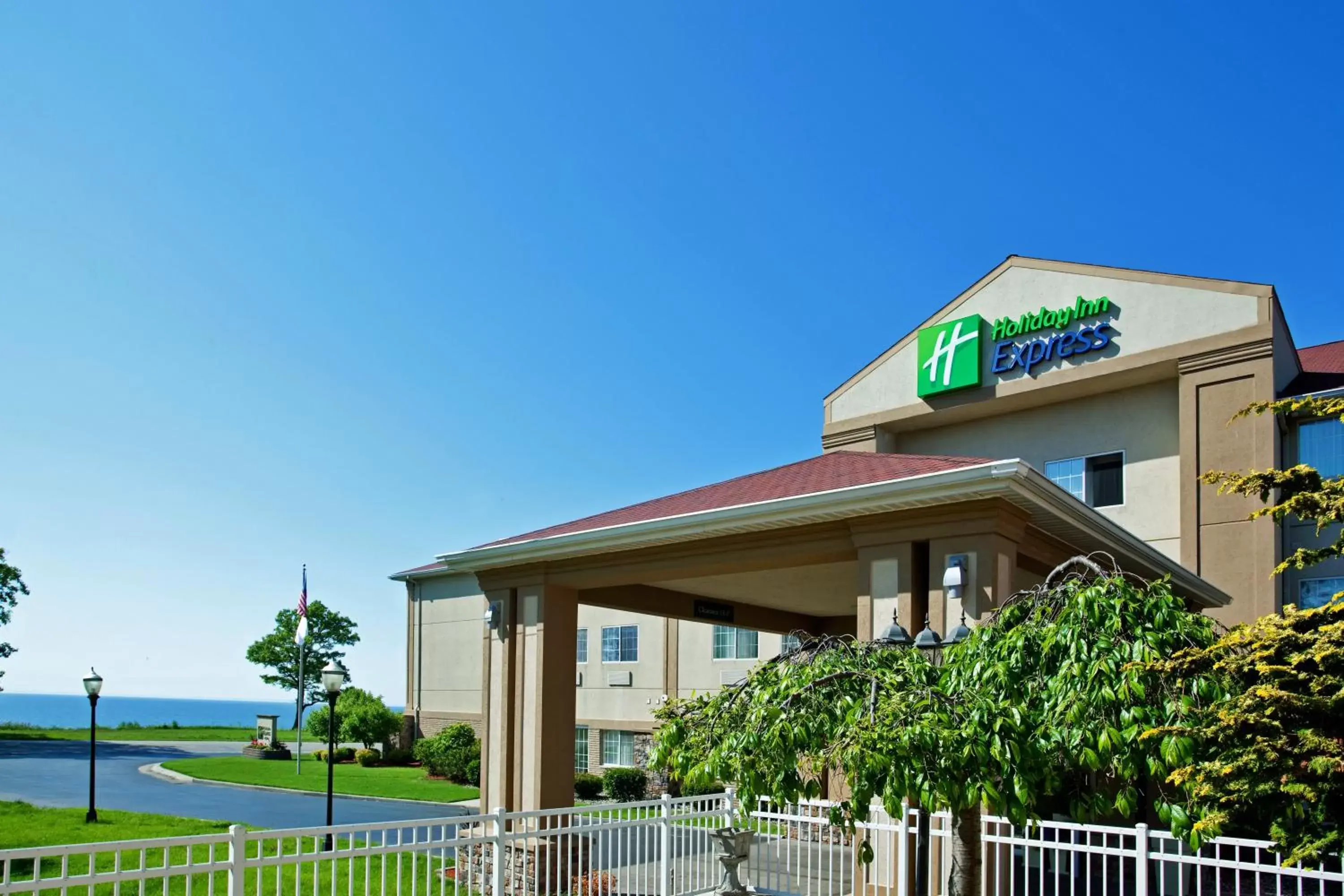 Property Building in Holiday Inn Express Hotel & Suites-Saint Joseph, an IHG Hotel