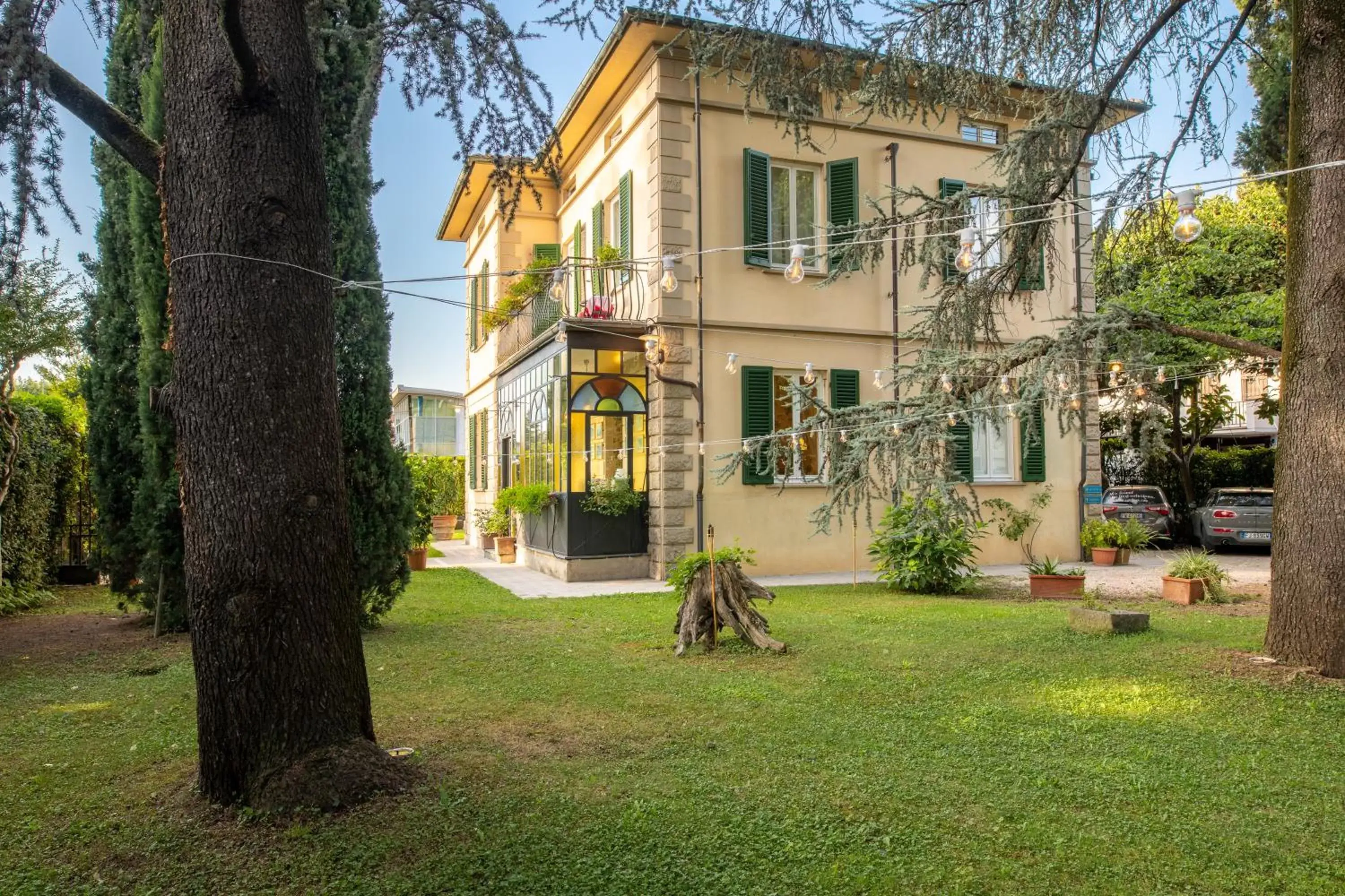 Property Building in Villa Romantica