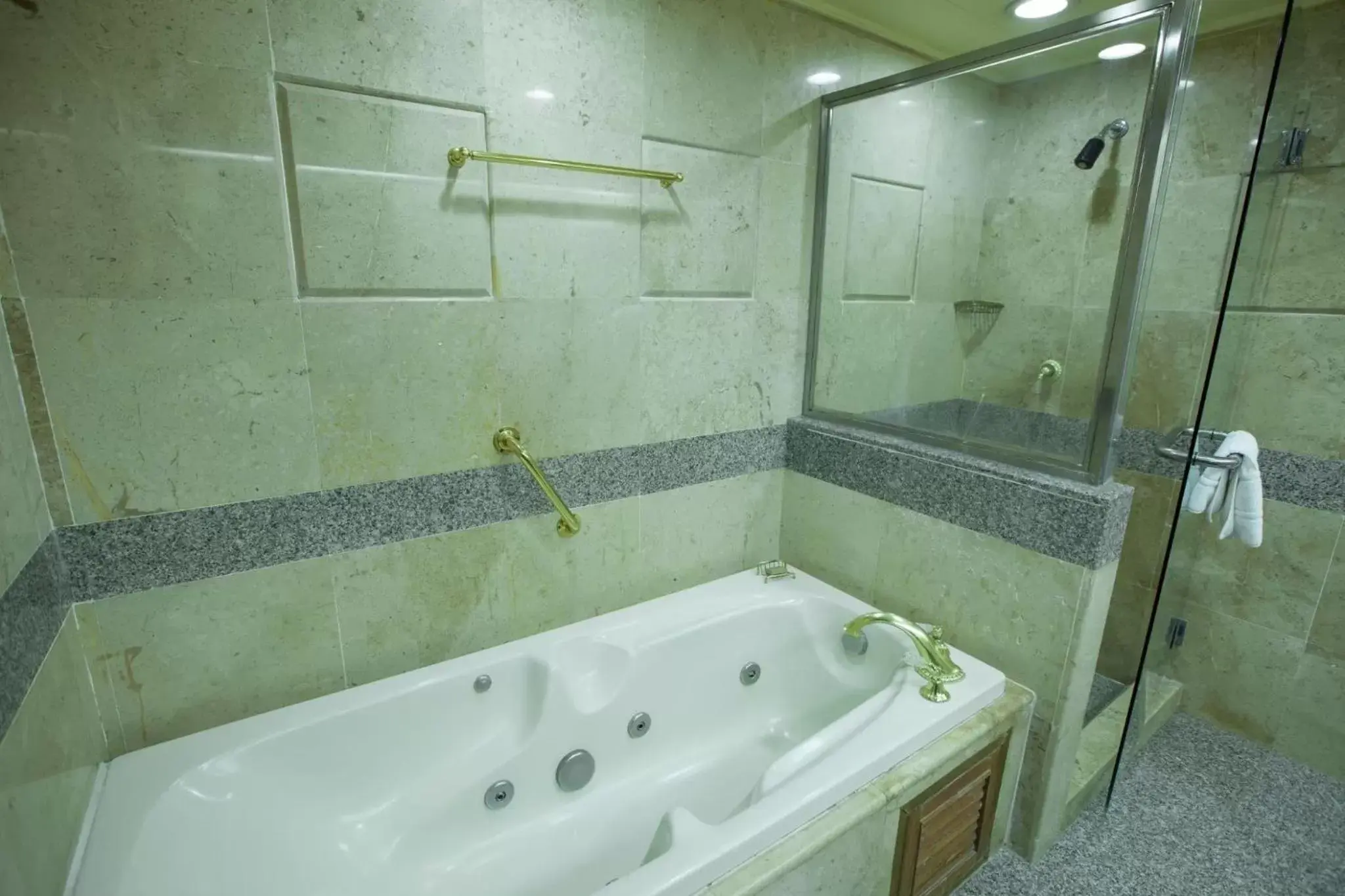 Bathroom in Chiangmai Grandview Hotel & Convention Center - SHA Extra Plus