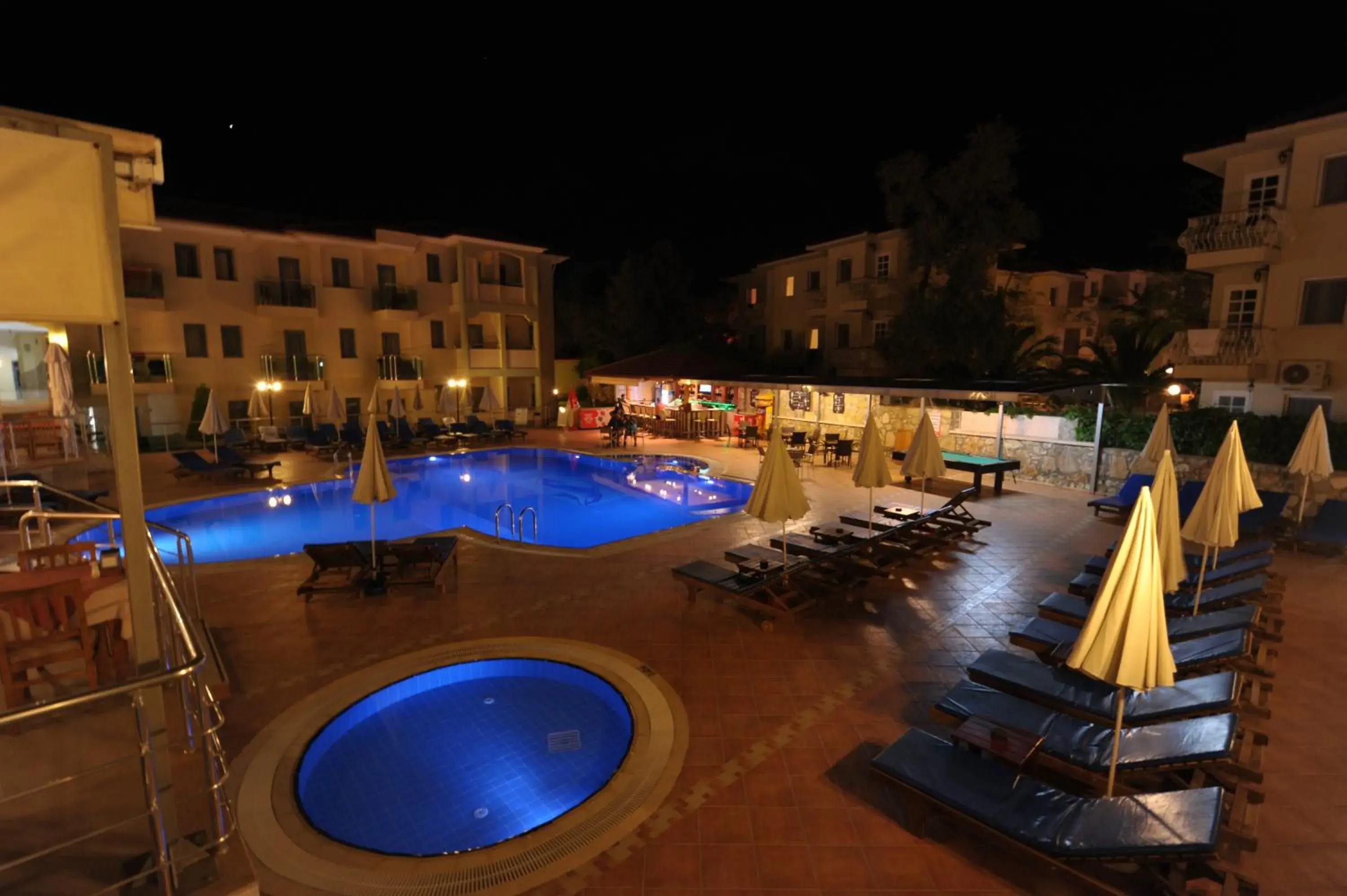 Swimming pool, Pool View in Belcehan Deluxe Hotel