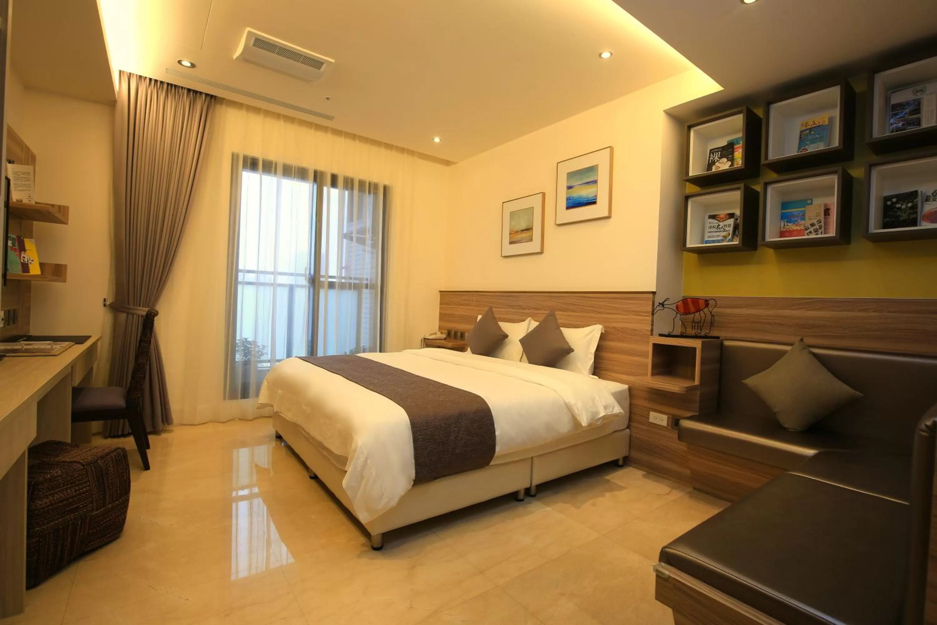 Photo of the whole room, Bed in Darlon Hotel