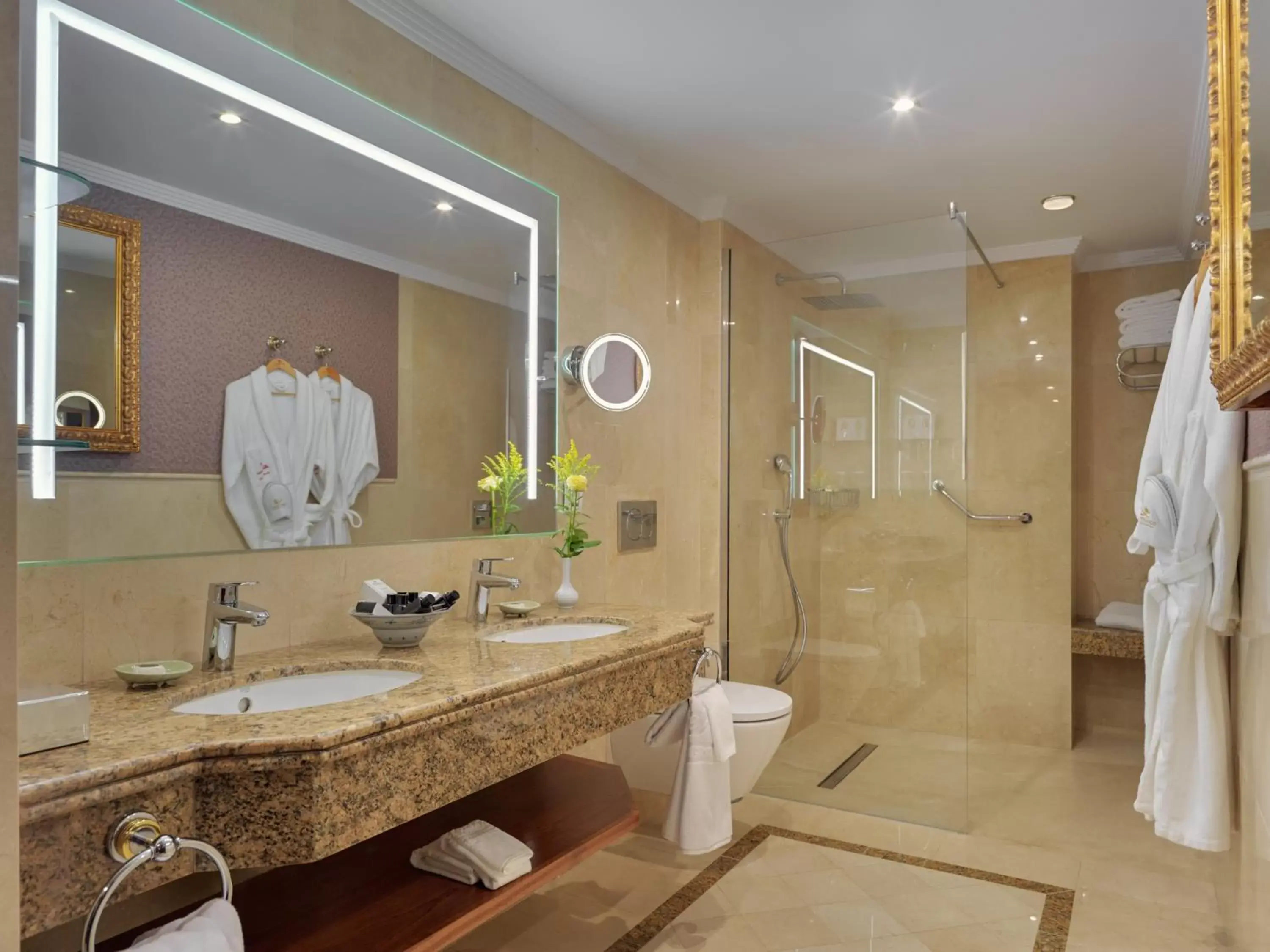 Shower, Bathroom in Hotel Botanico y Oriental Spa Garden