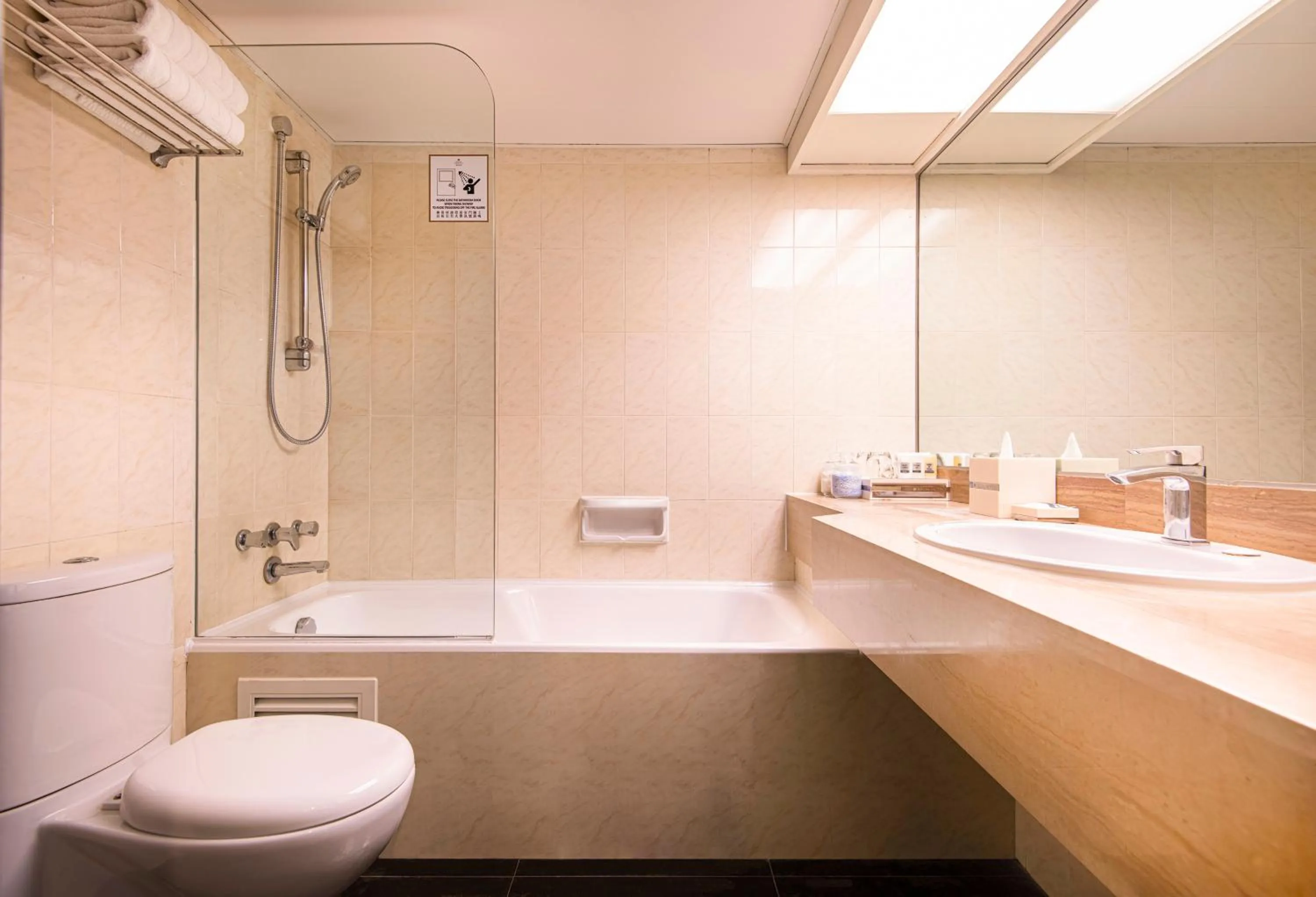 Toilet in Regal Riverside Hotel