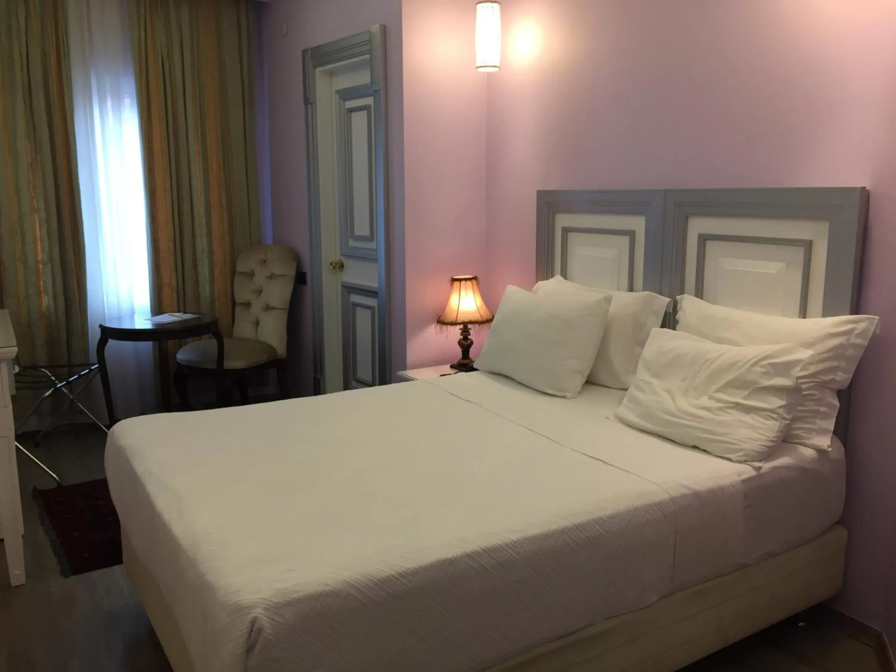 Bedroom, Room Photo in Hotel Sapphire