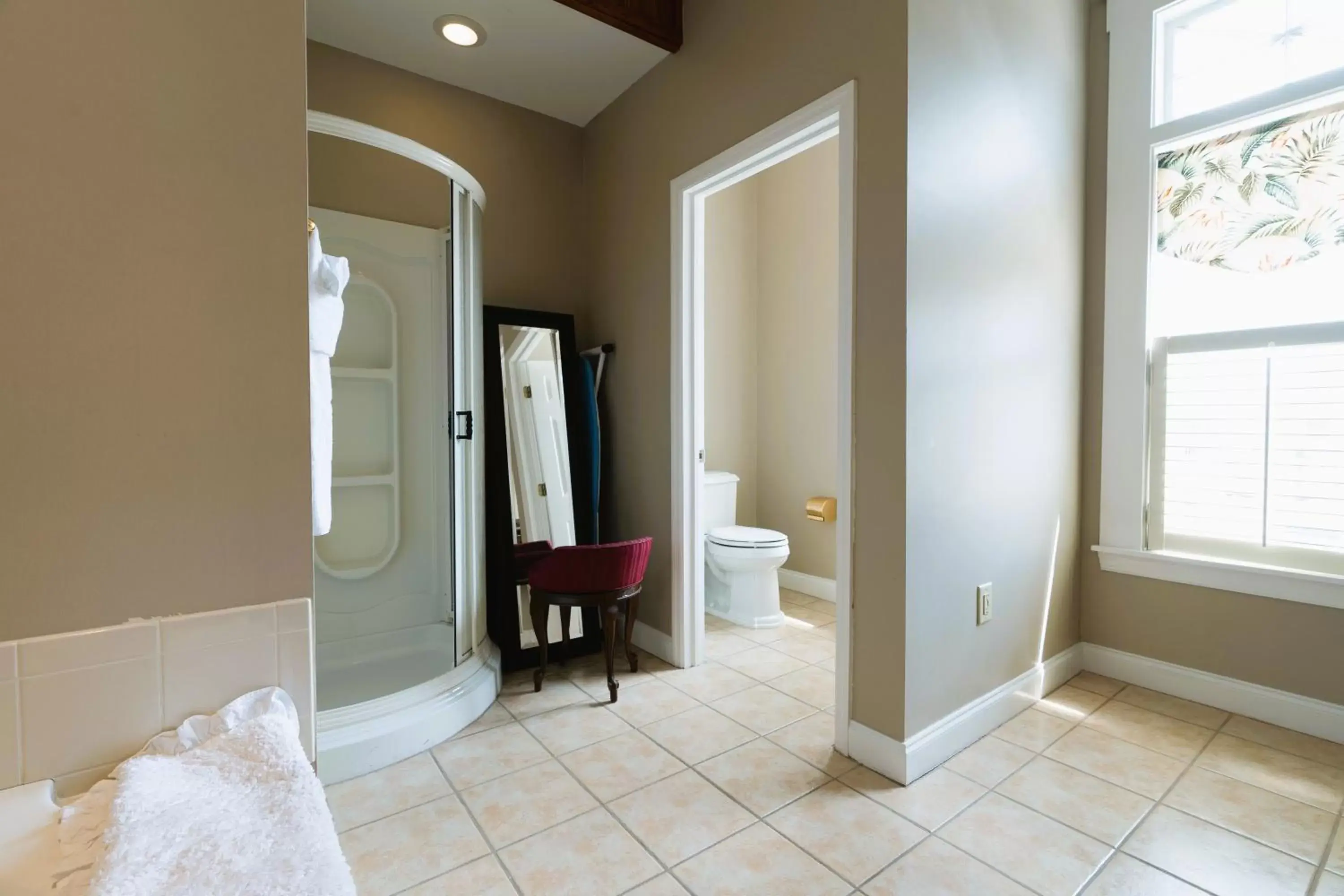 Bathroom in Oak Park Inn