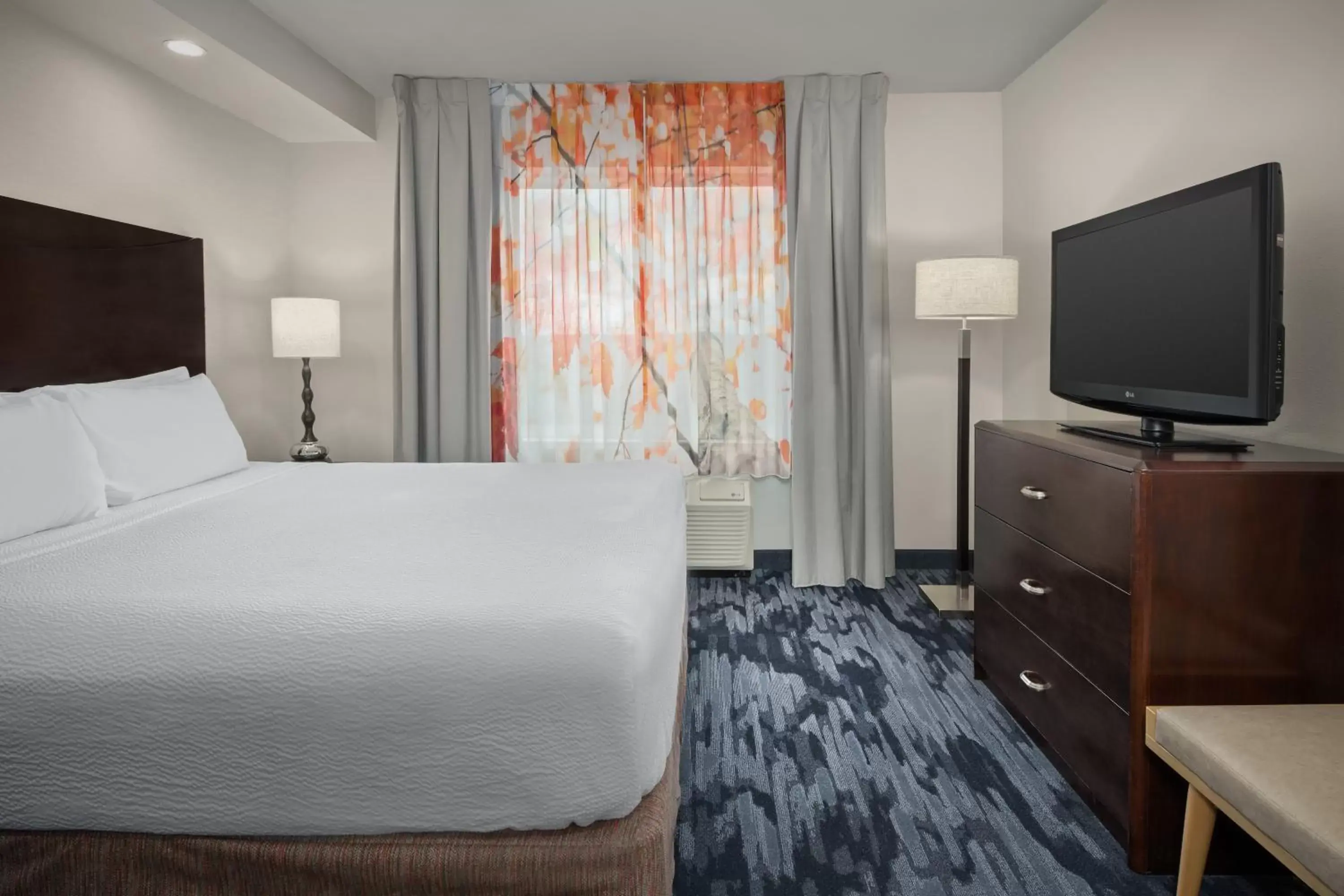 Bed, TV/Entertainment Center in Fairfield by Marriott Tacoma Puyallup