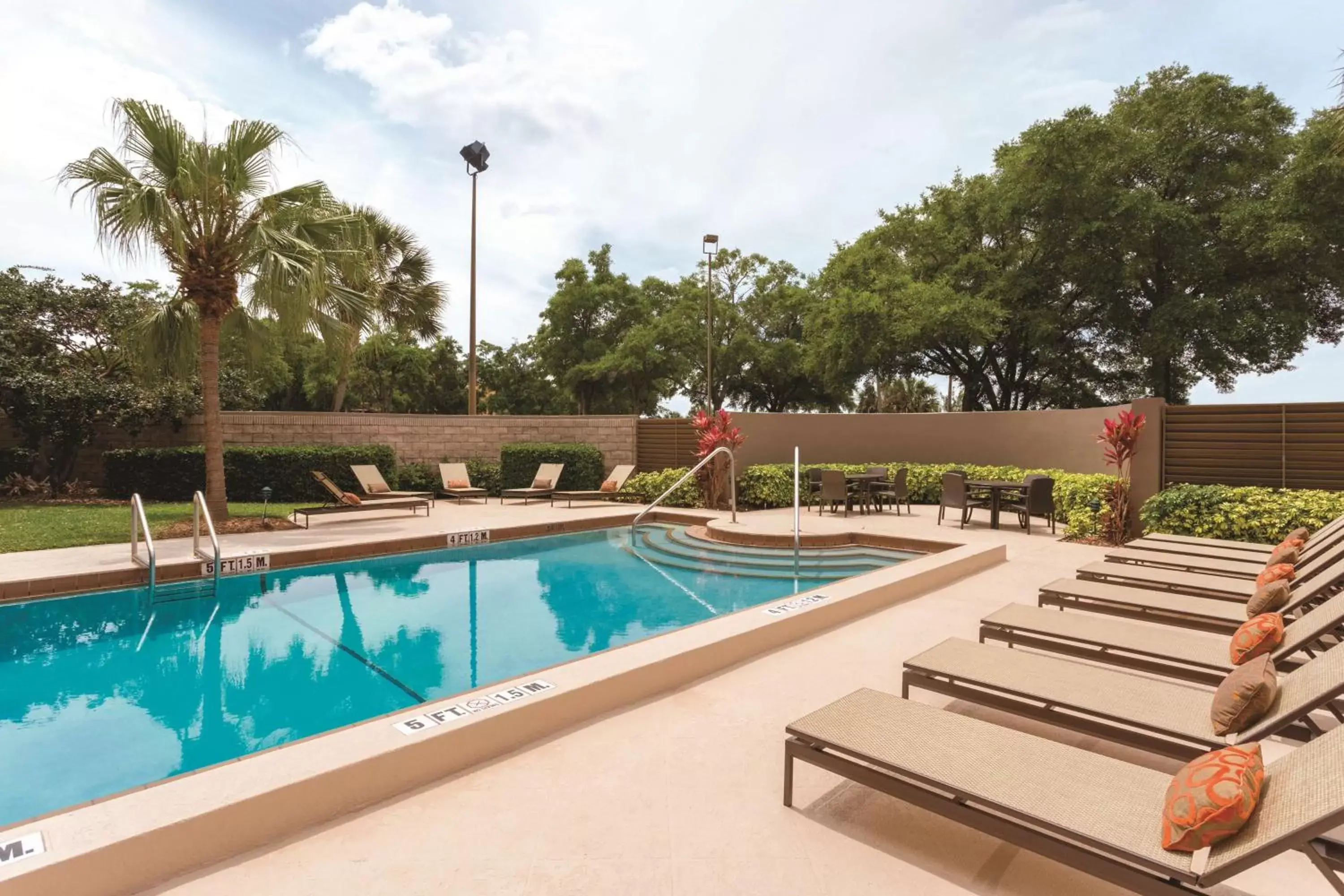 Pool view, Swimming Pool in Embassy Suites by Hilton Orlando International Drive ICON Park