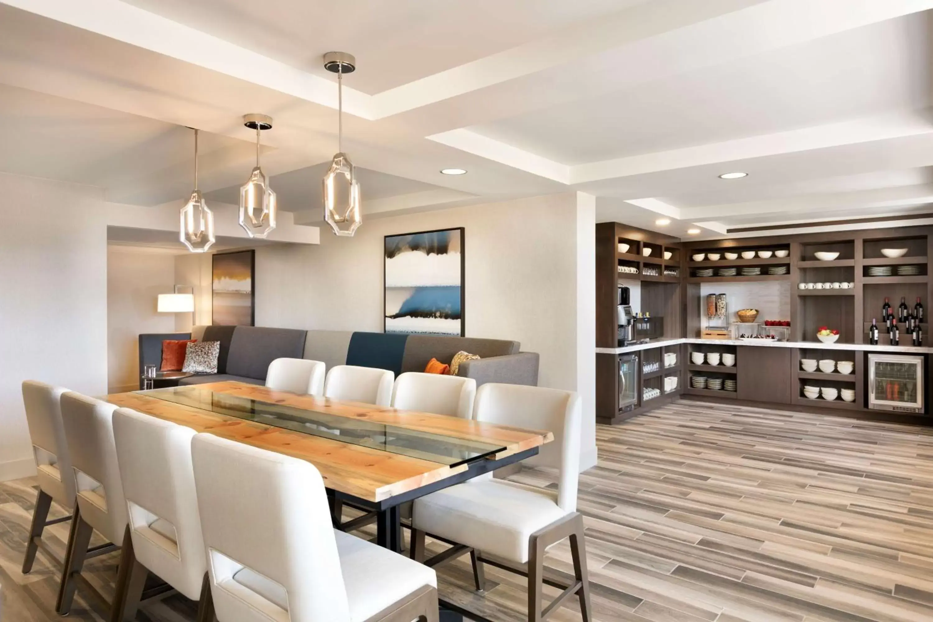 Dining Area in Hilton Fort Collins