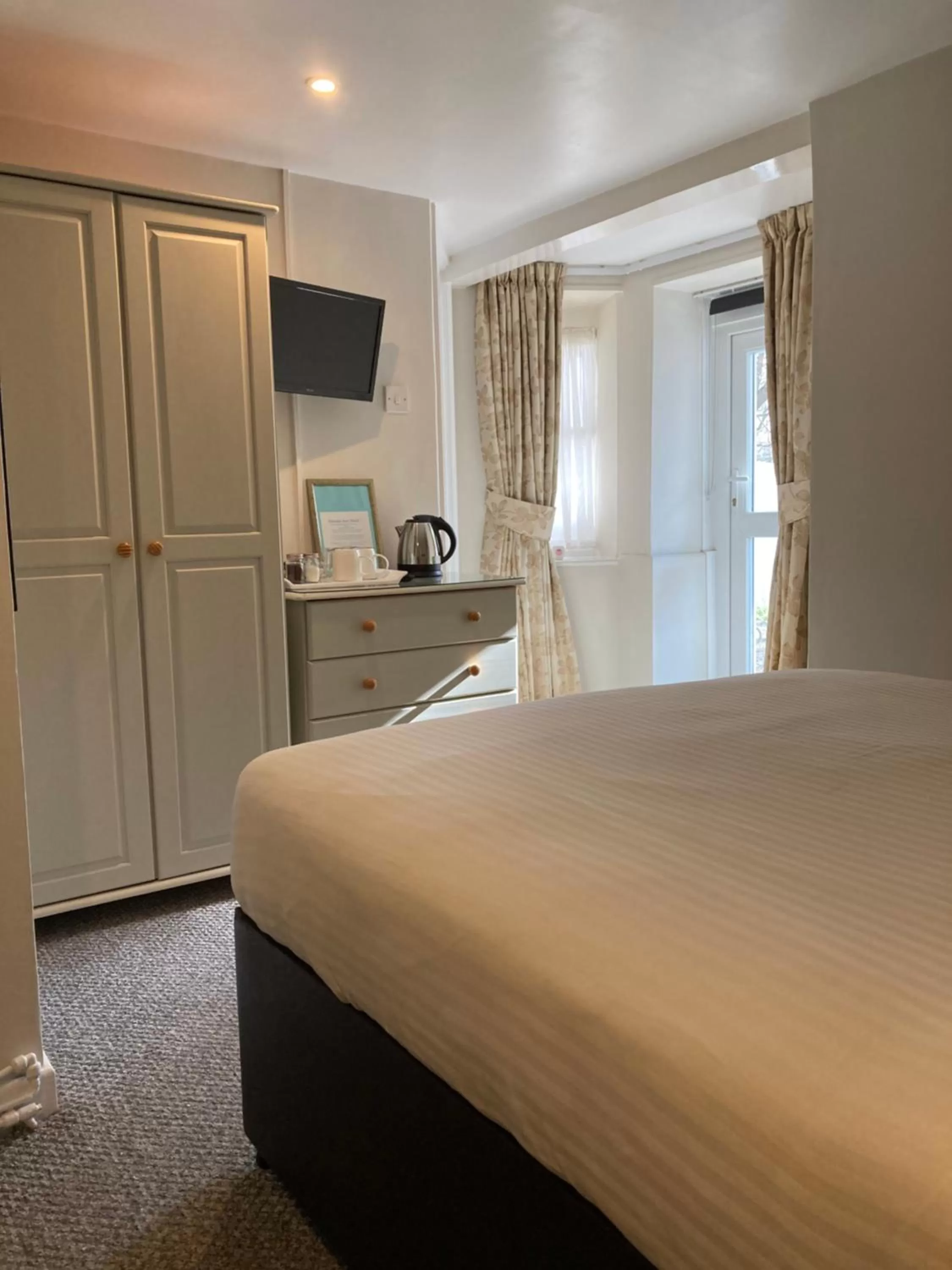 Photo of the whole room, Bed in The Wentworth Guest House