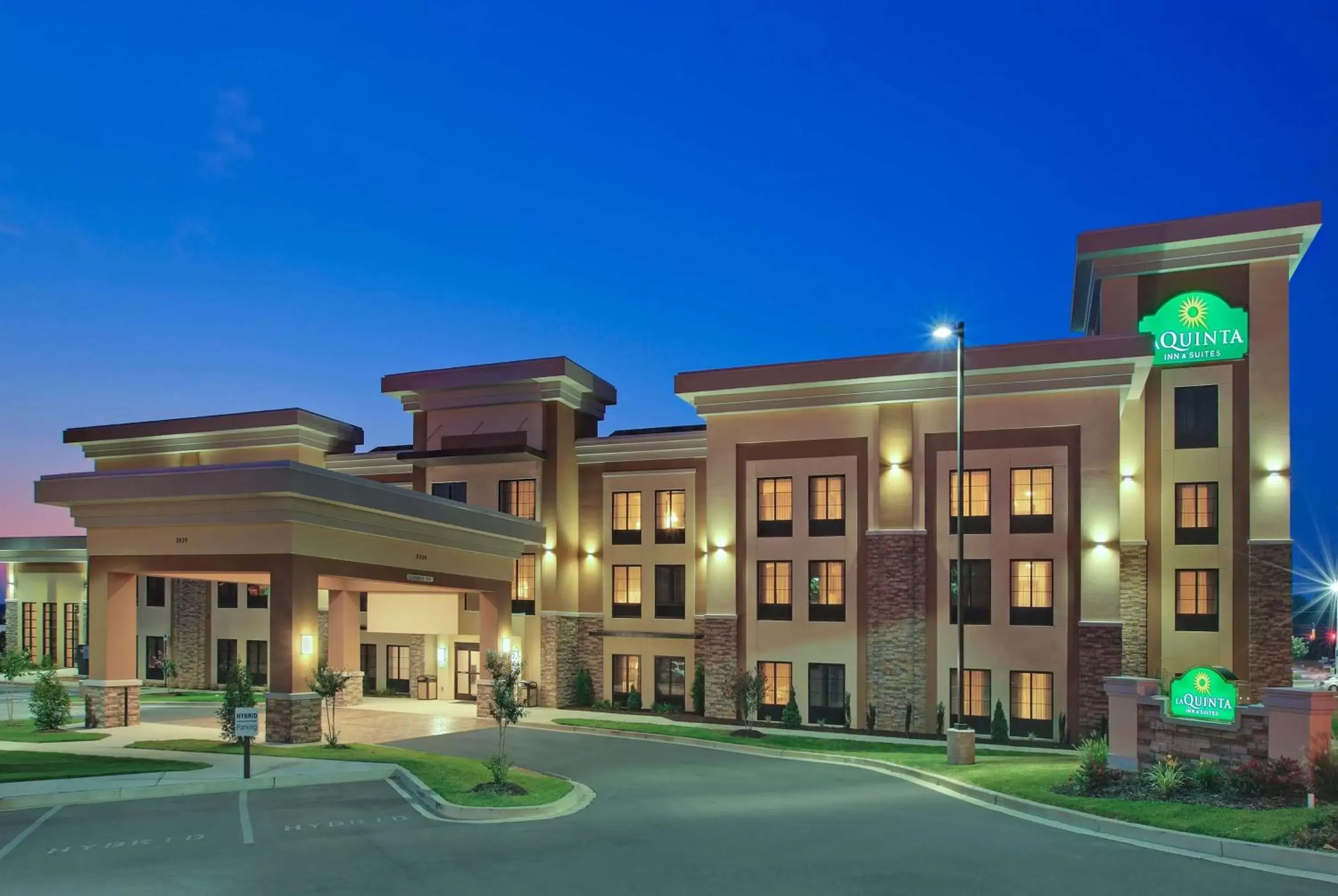 Property Building in La Quinta by Wyndham Memphis Wolfchase