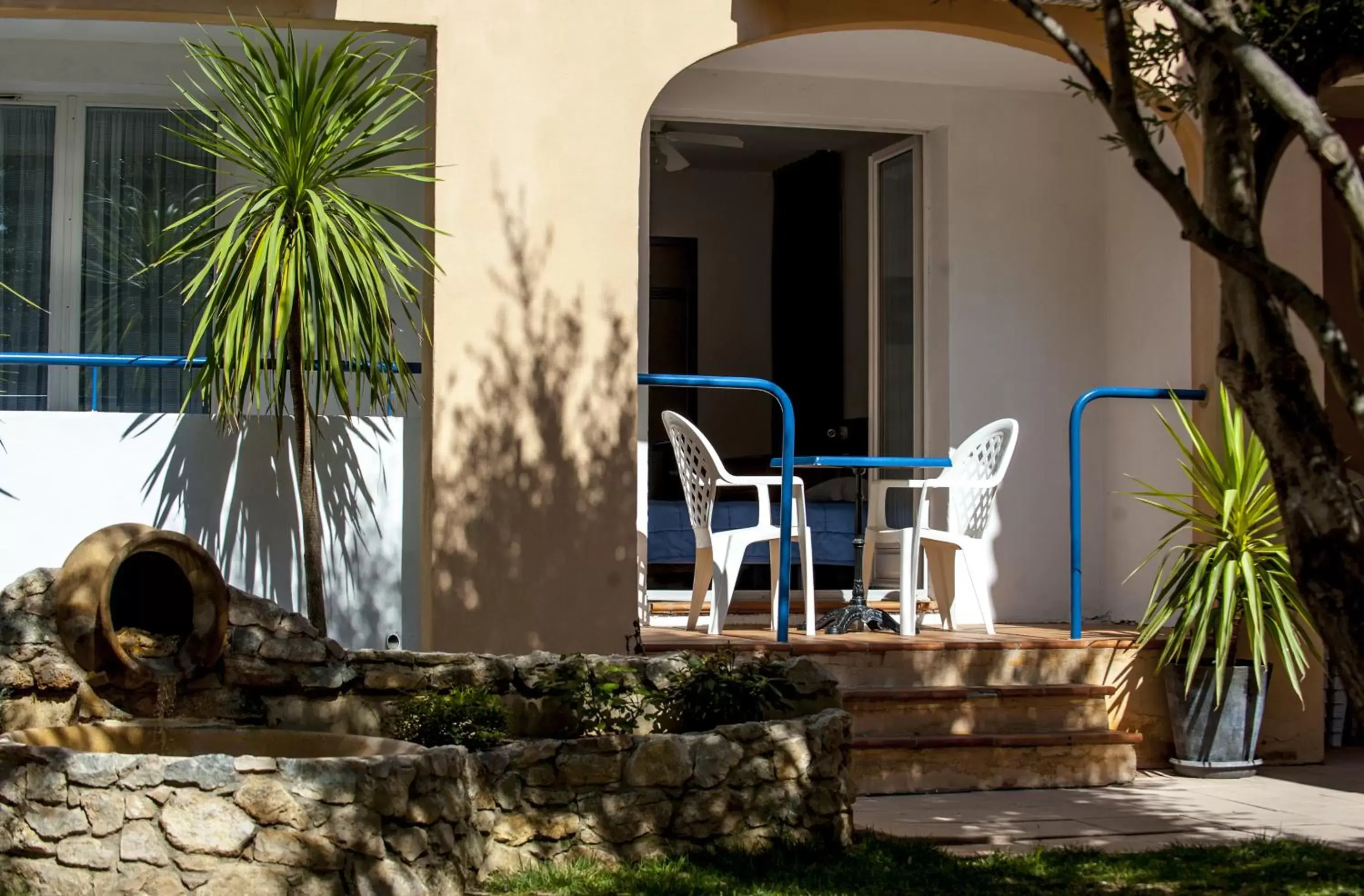 Patio in Hôtel Le Leukos