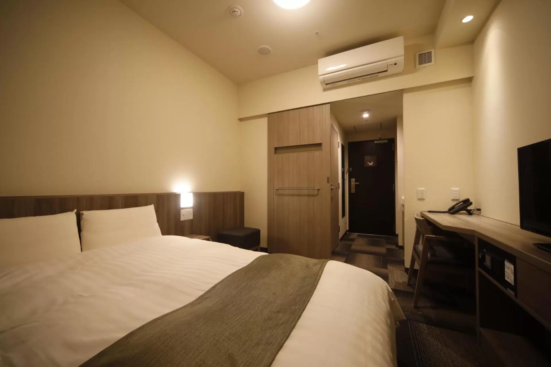 Bed in Dormy Inn Korakuen