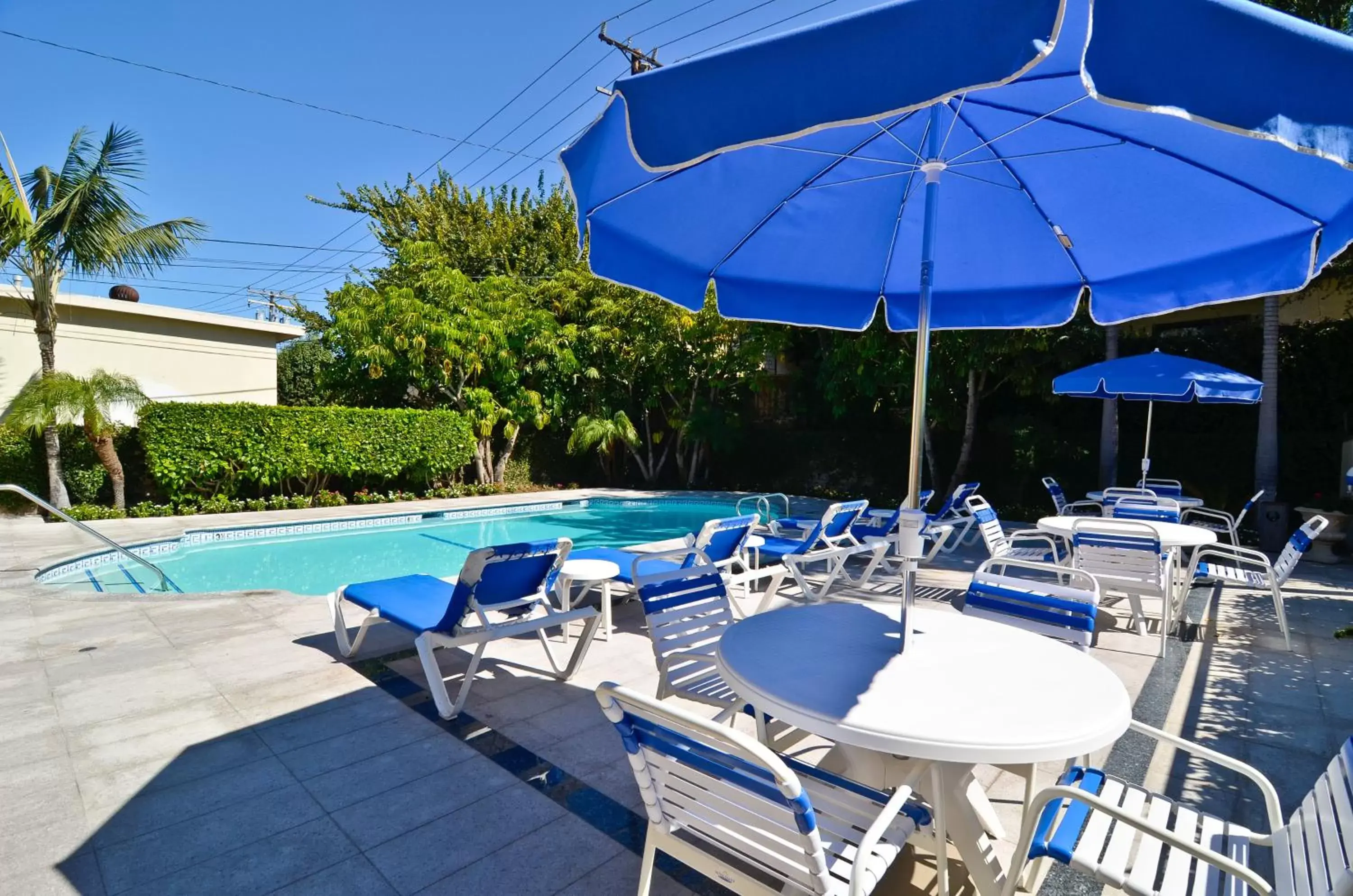 Swimming Pool in Best Western Plus Newport Mesa Inn