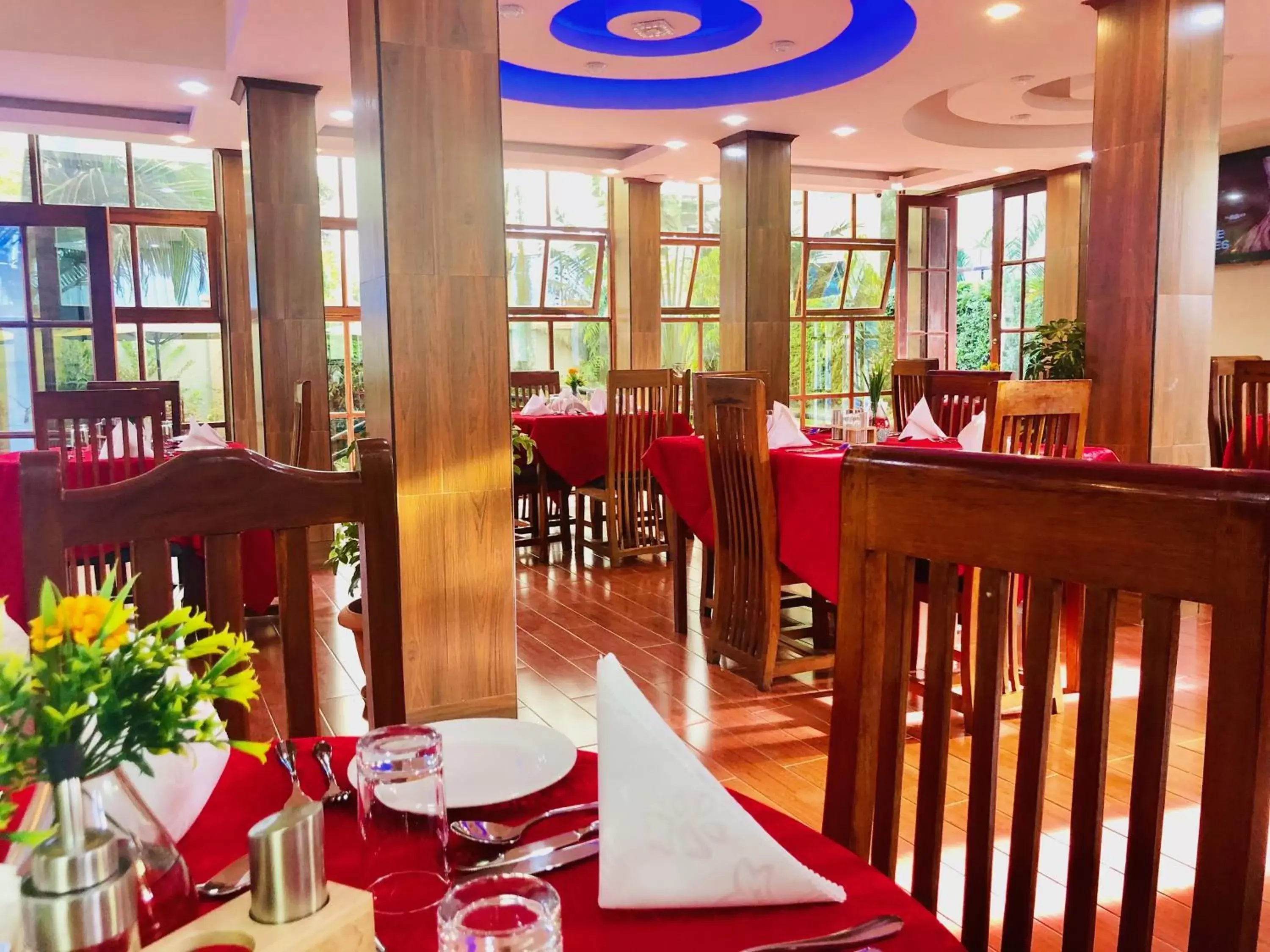 Food, Restaurant/Places to Eat in Green Mountain Hotel