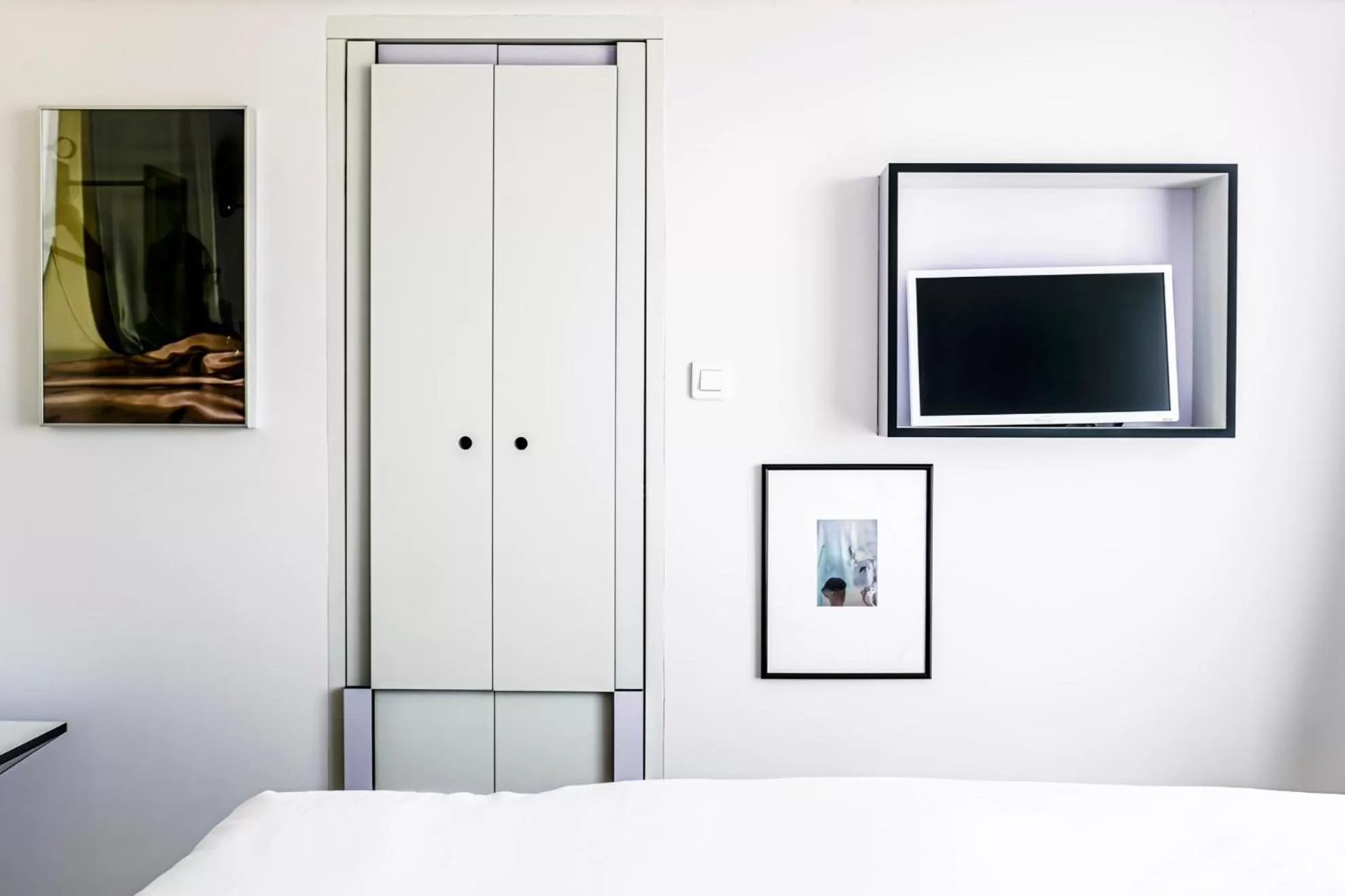 Decorative detail, Bed in Hôtel La Reine Jane