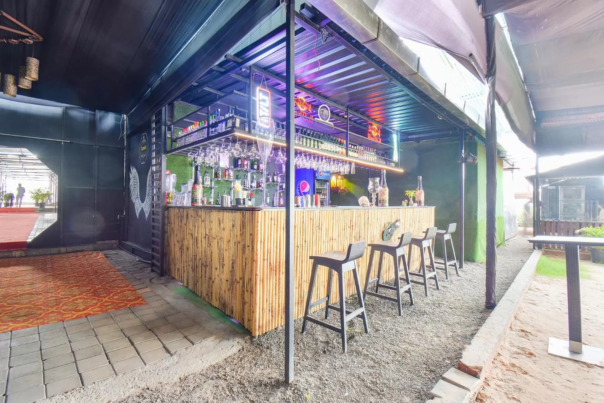 Lounge or bar in FabHotel Prime Rajmudra - Nr Butterfly Park - Hinjawadi